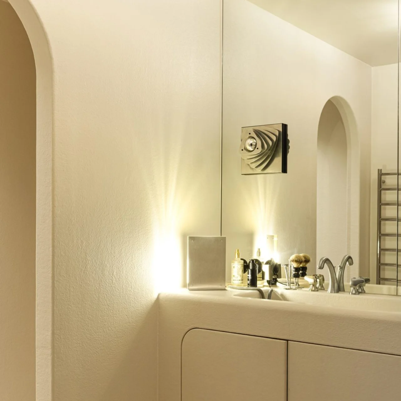 Minimalist design ，Fashion sense，floodlight，Acrylic，stainless steel，