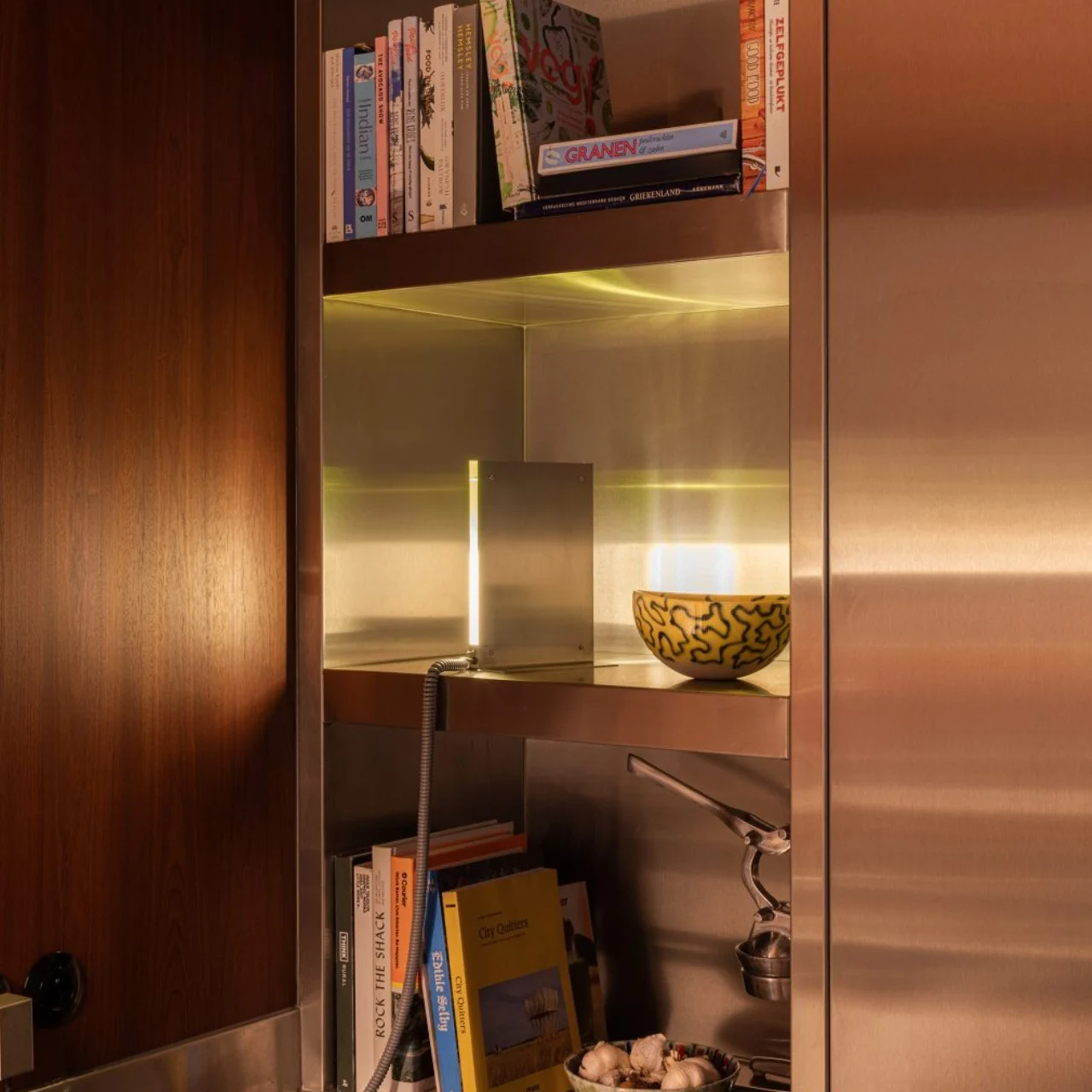 Minimalist design ，Fashion sense，floodlight，Acrylic，stainless steel，