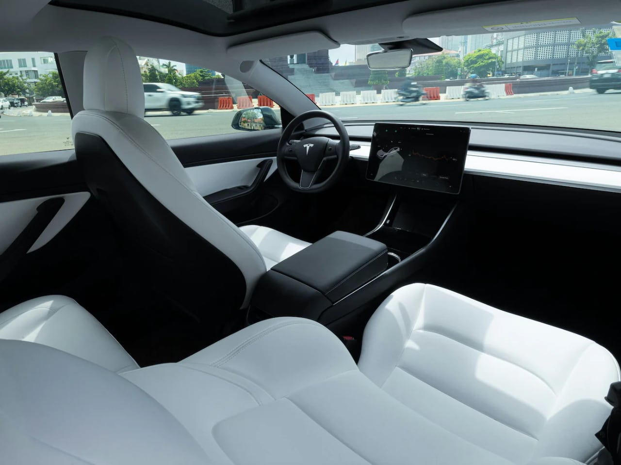 Model Y，Juniper，Tesla，Minimalist style，