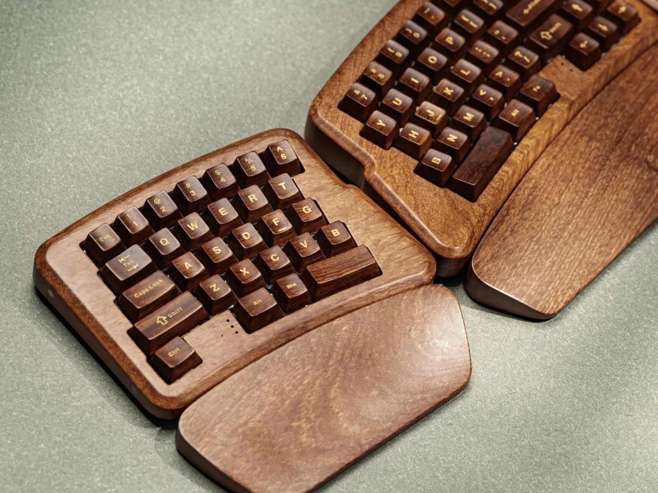 Mechanical keyboard，woodwork，Retro Aesthetics，Split type，Bluetooth，