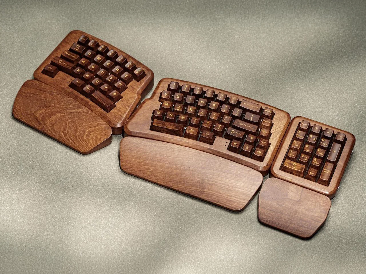 Mechanical keyboard，woodwork，Retro Aesthetics，Split type，Bluetooth，