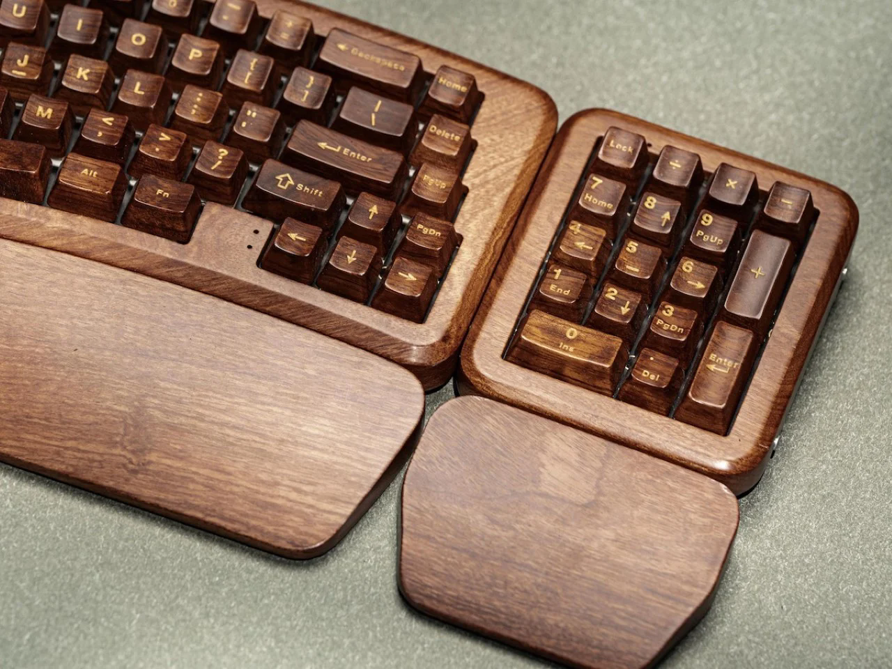 Mechanical keyboard，woodwork，Retro Aesthetics，Split type，Bluetooth，