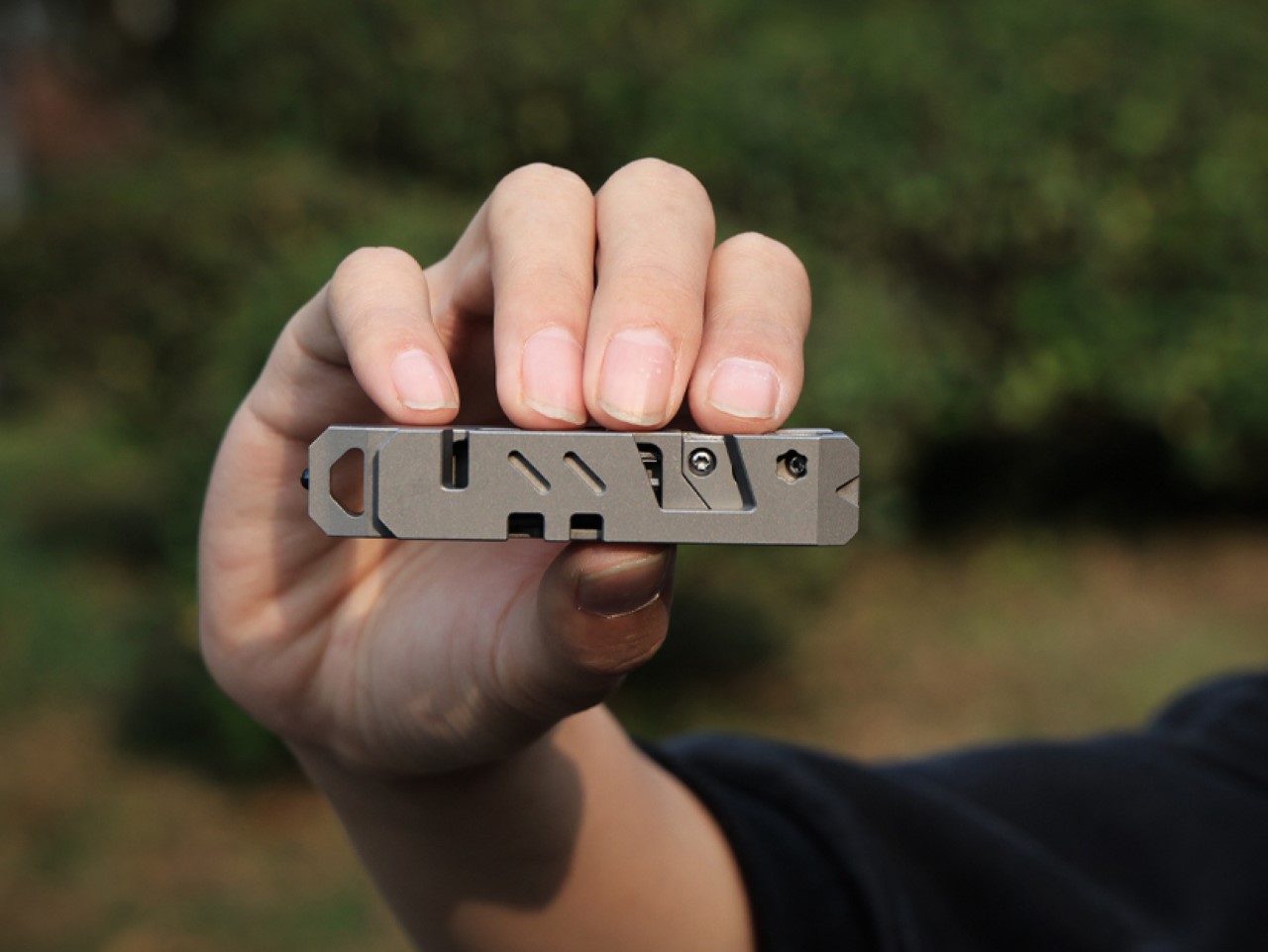 titanium alloy，multi-function，Compact design，practicability，