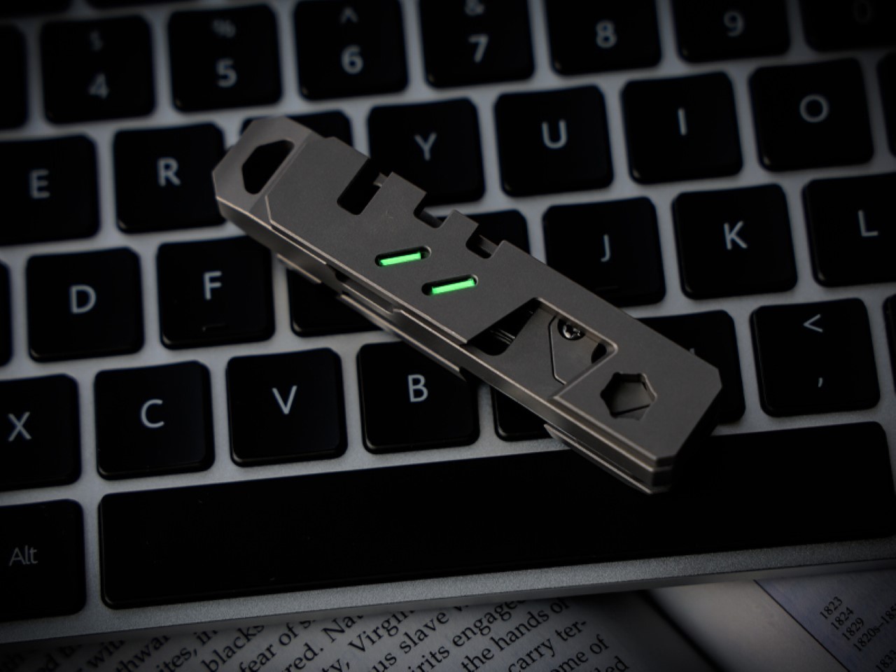 titanium alloy，multi-function，Compact design，practicability，