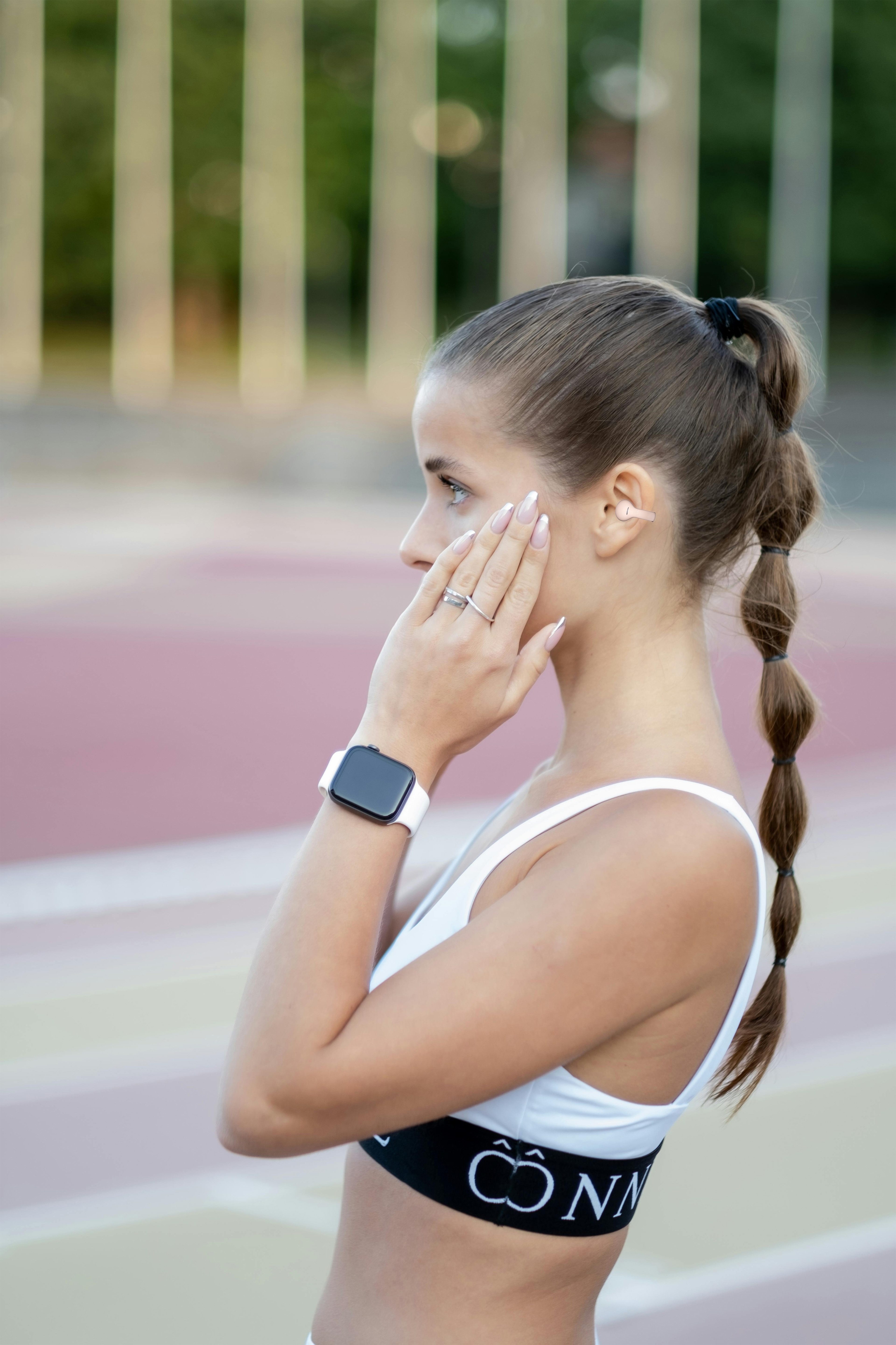 headset，airpods，Smart headset，conceptual design，originality，Design，industrial design，Clip-Ear Headphones，