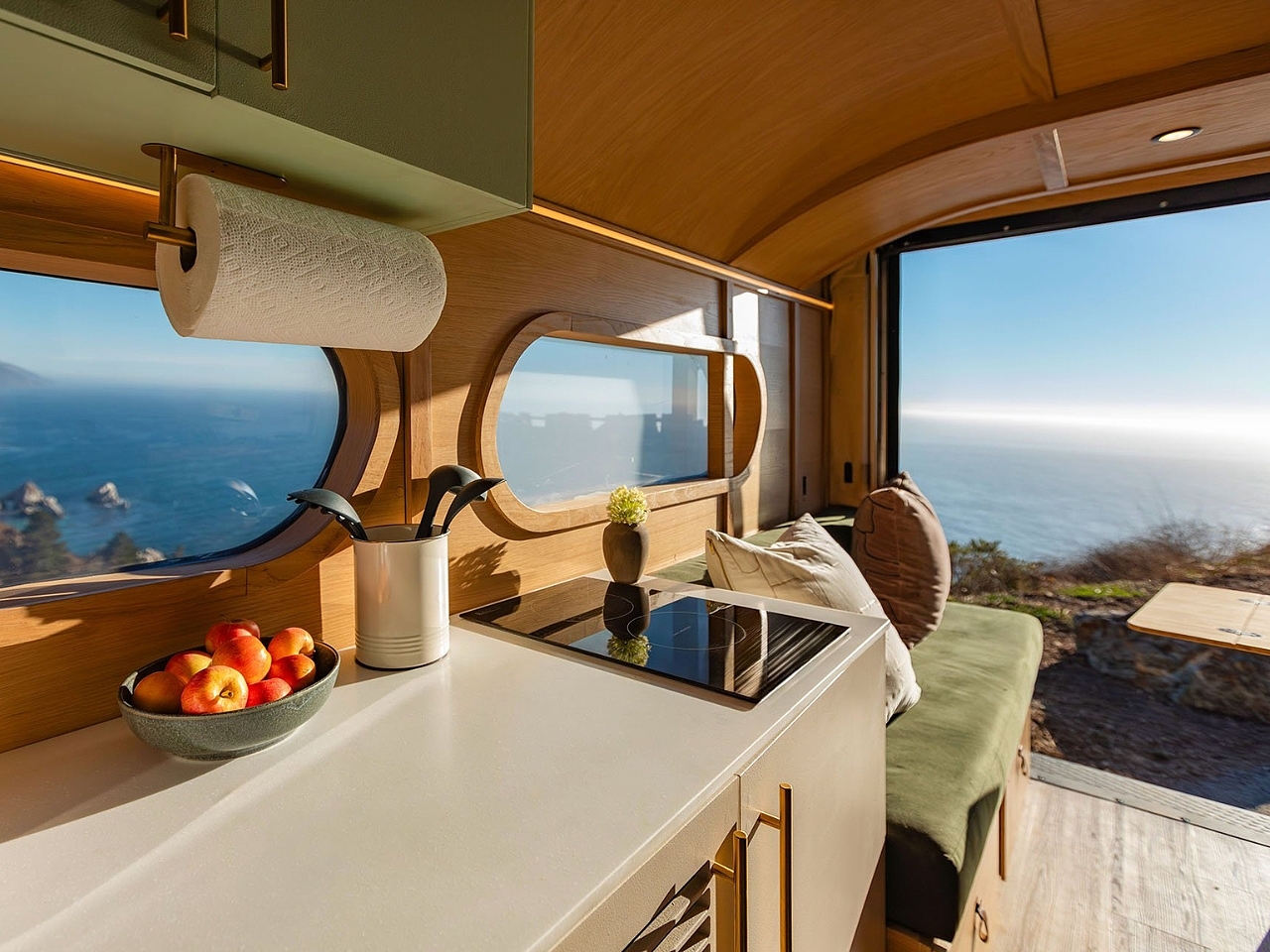 RollAWay Hospitality，Touring car，vehicle，RollAWay，Campervan，