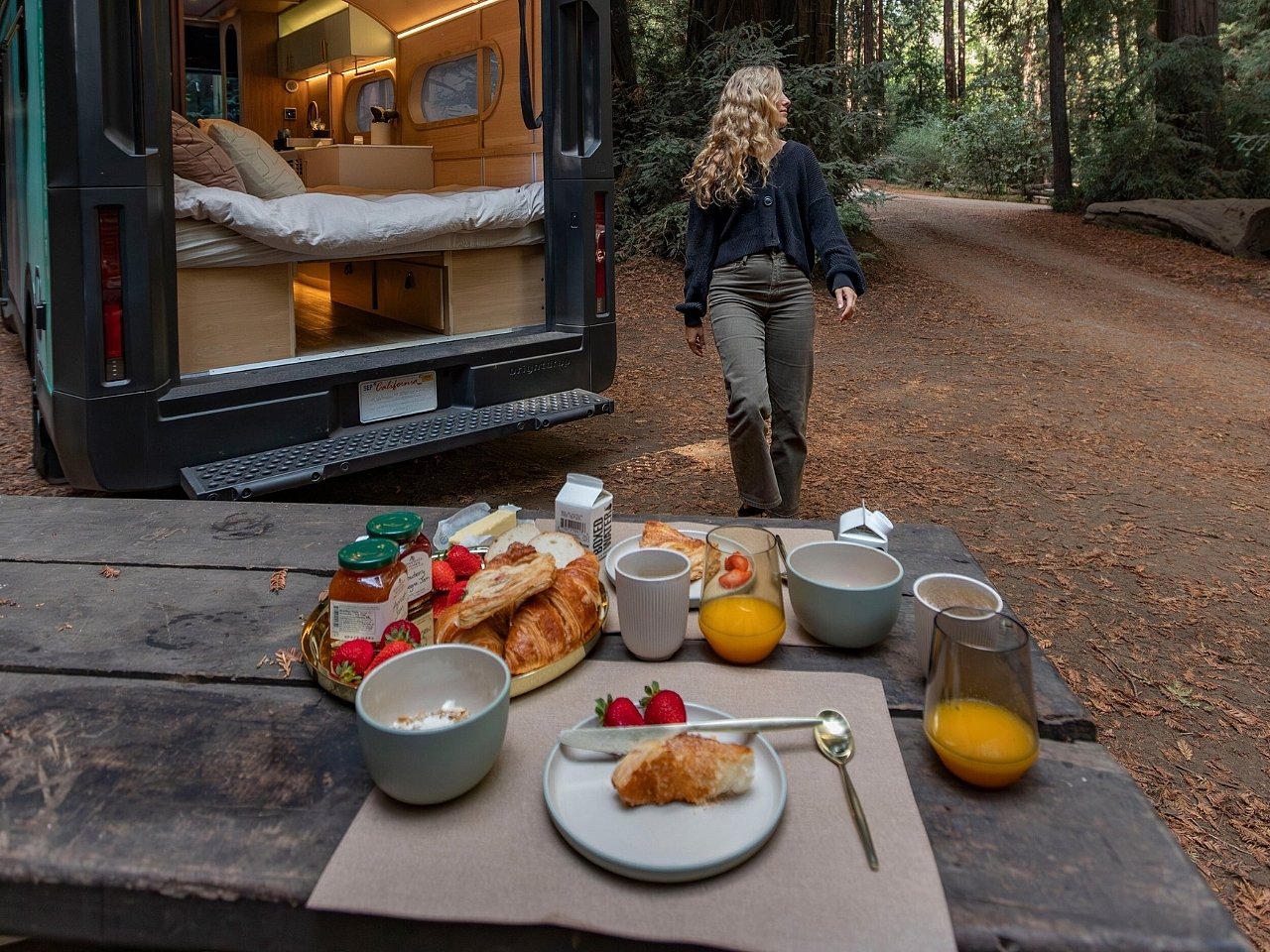 RollAWay Hospitality，Touring car，vehicle，RollAWay，Campervan，