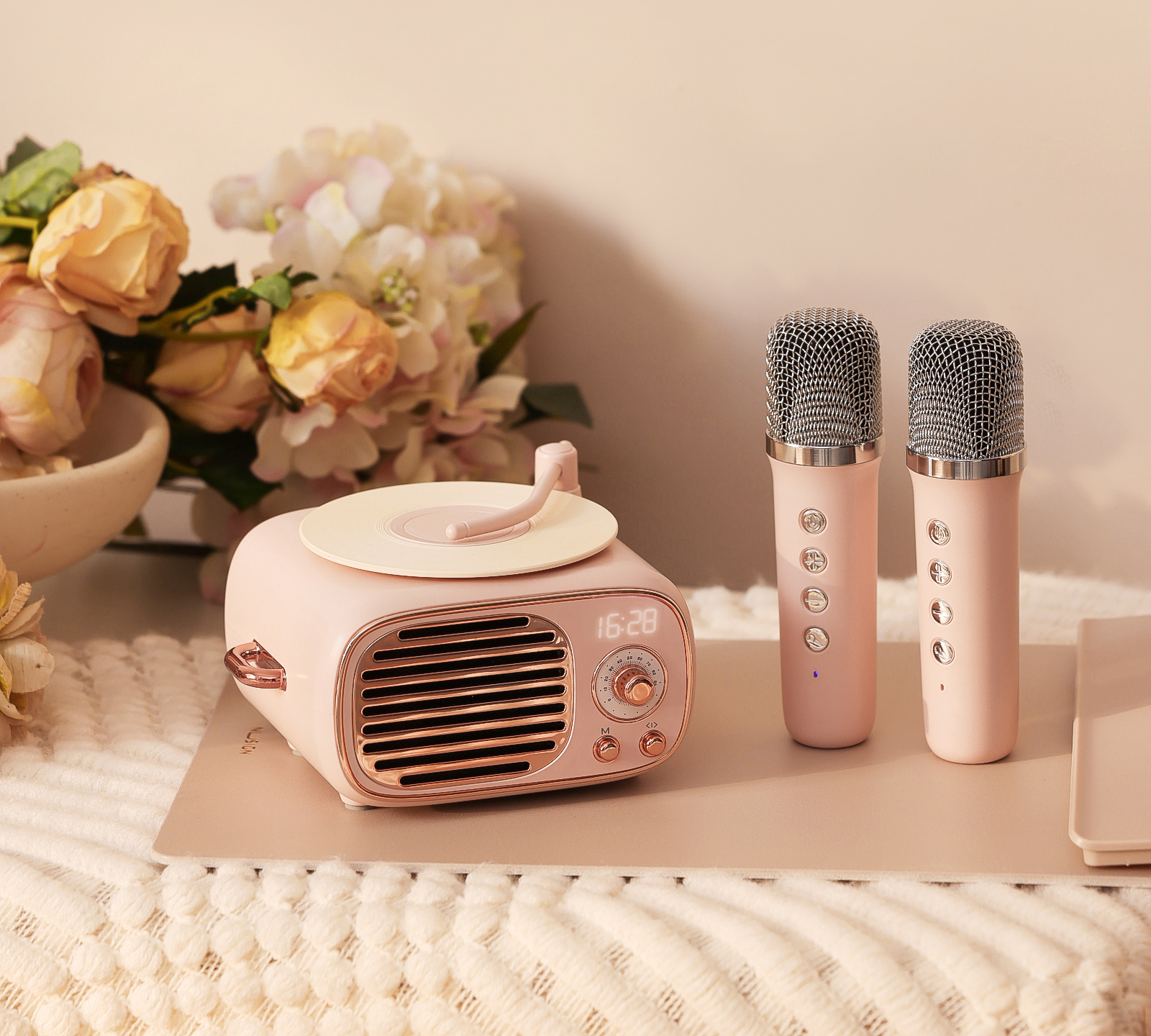 Light luxury retro，Vinyl record，Bluetooth audio，Young trend，product design，