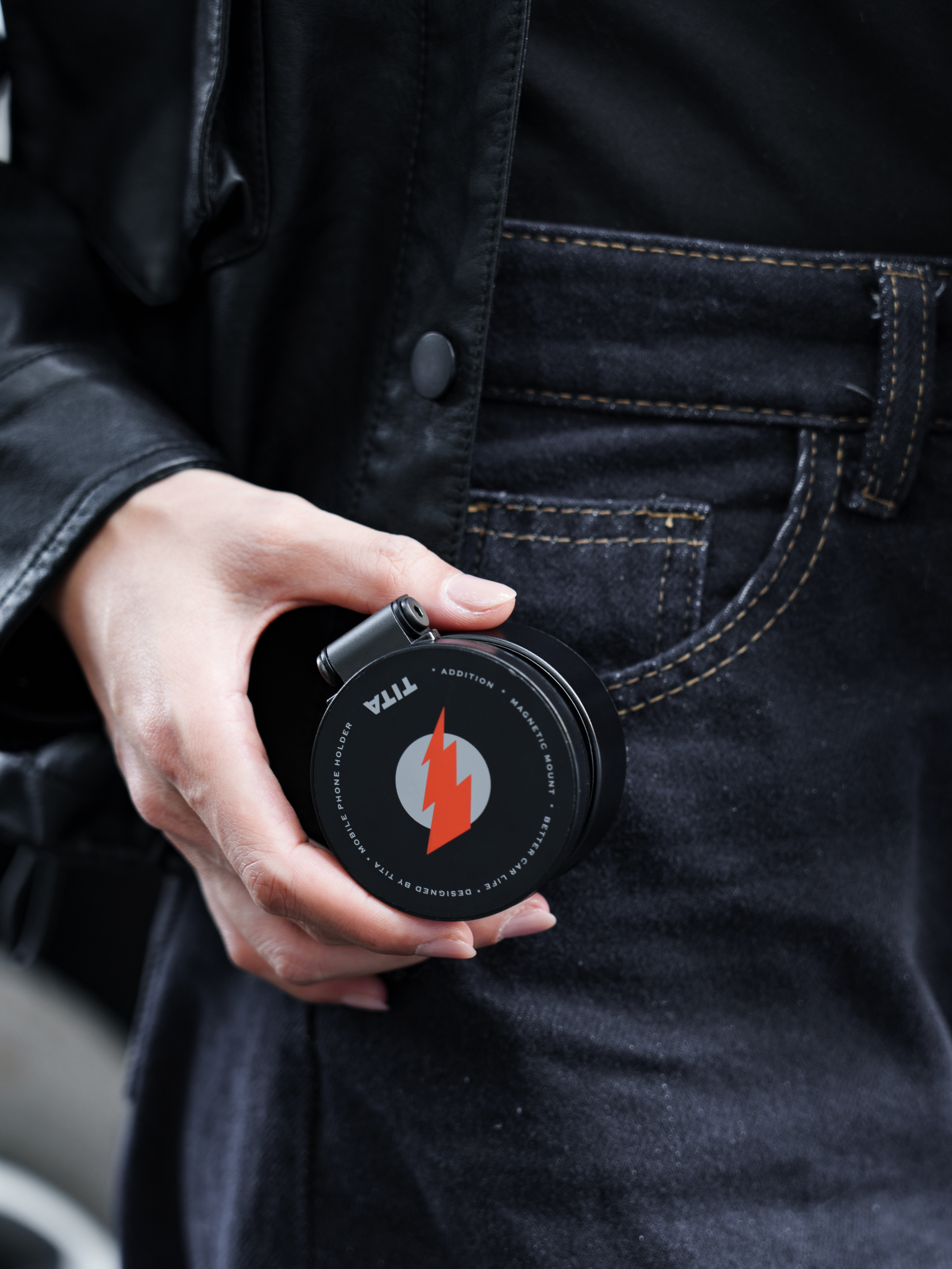 TITA，Mobile phone bracket，Suction cup holder，Multifunctional support，Vehicle mount ，