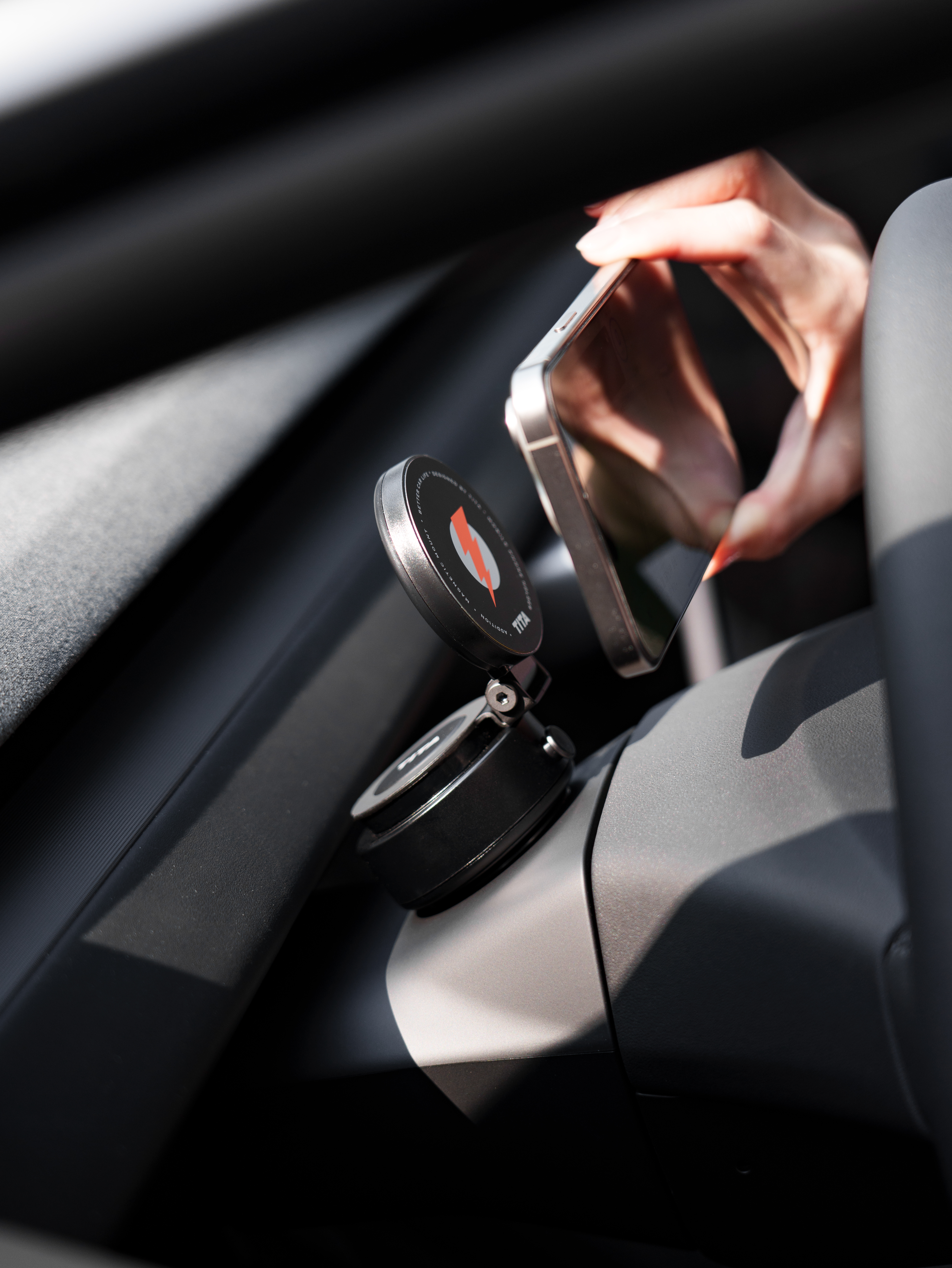 TITA，Mobile phone bracket，Suction cup holder，Multifunctional support，Vehicle mount ，