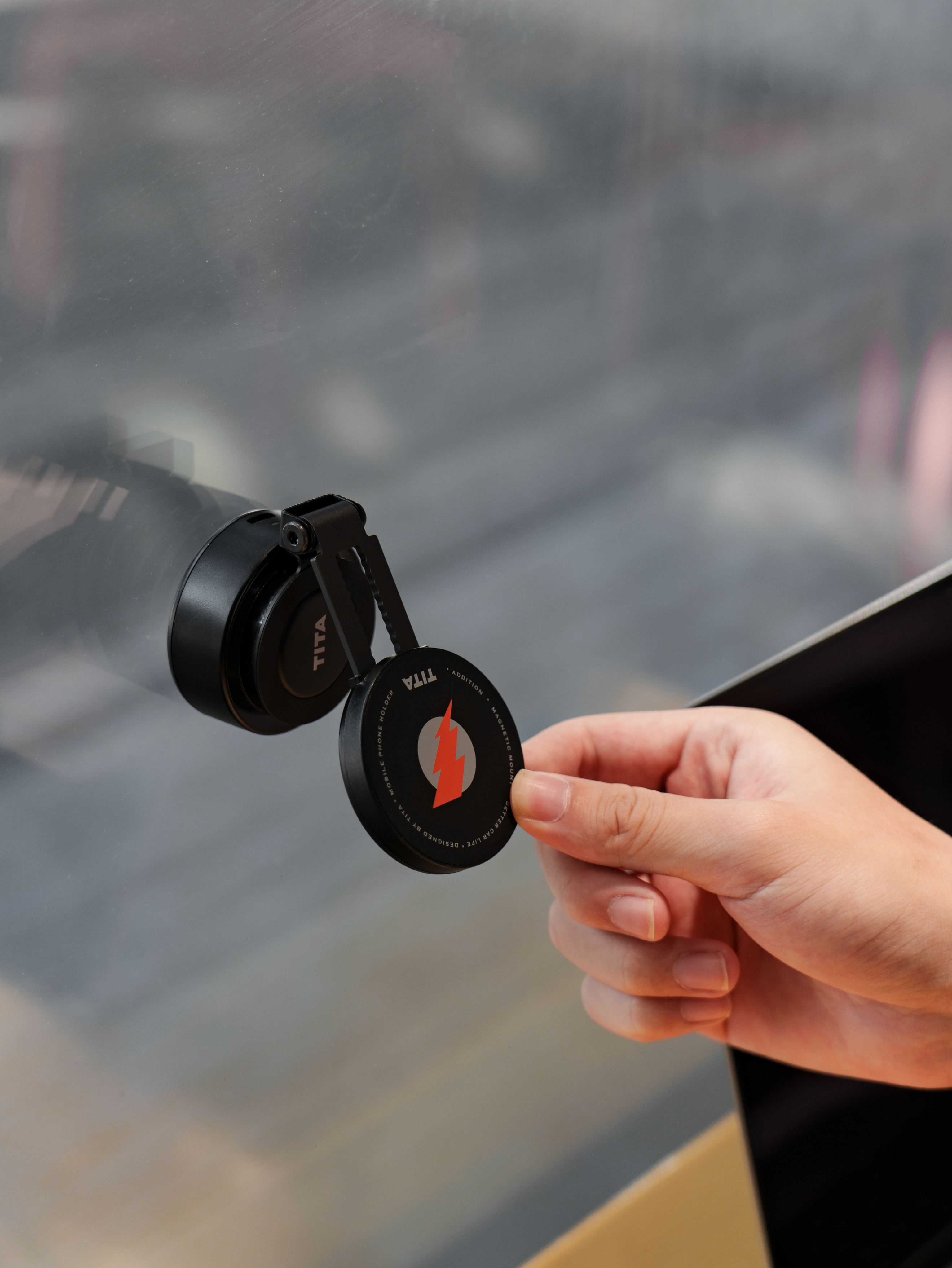 TITA，Mobile phone bracket，Suction cup holder，Multifunctional support，Vehicle mount ，