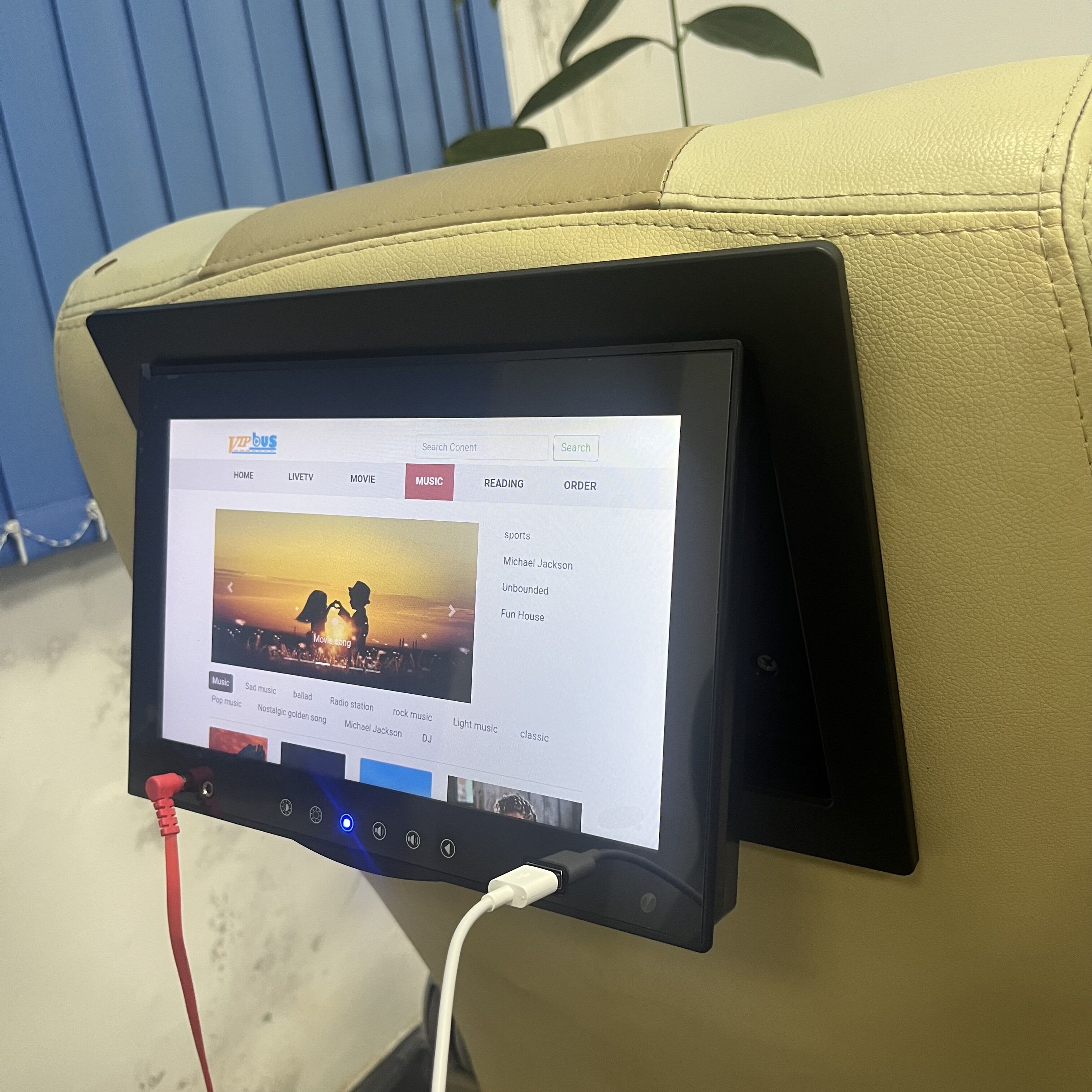 Bus seat headrest business fixed embedded front mounted display screen，