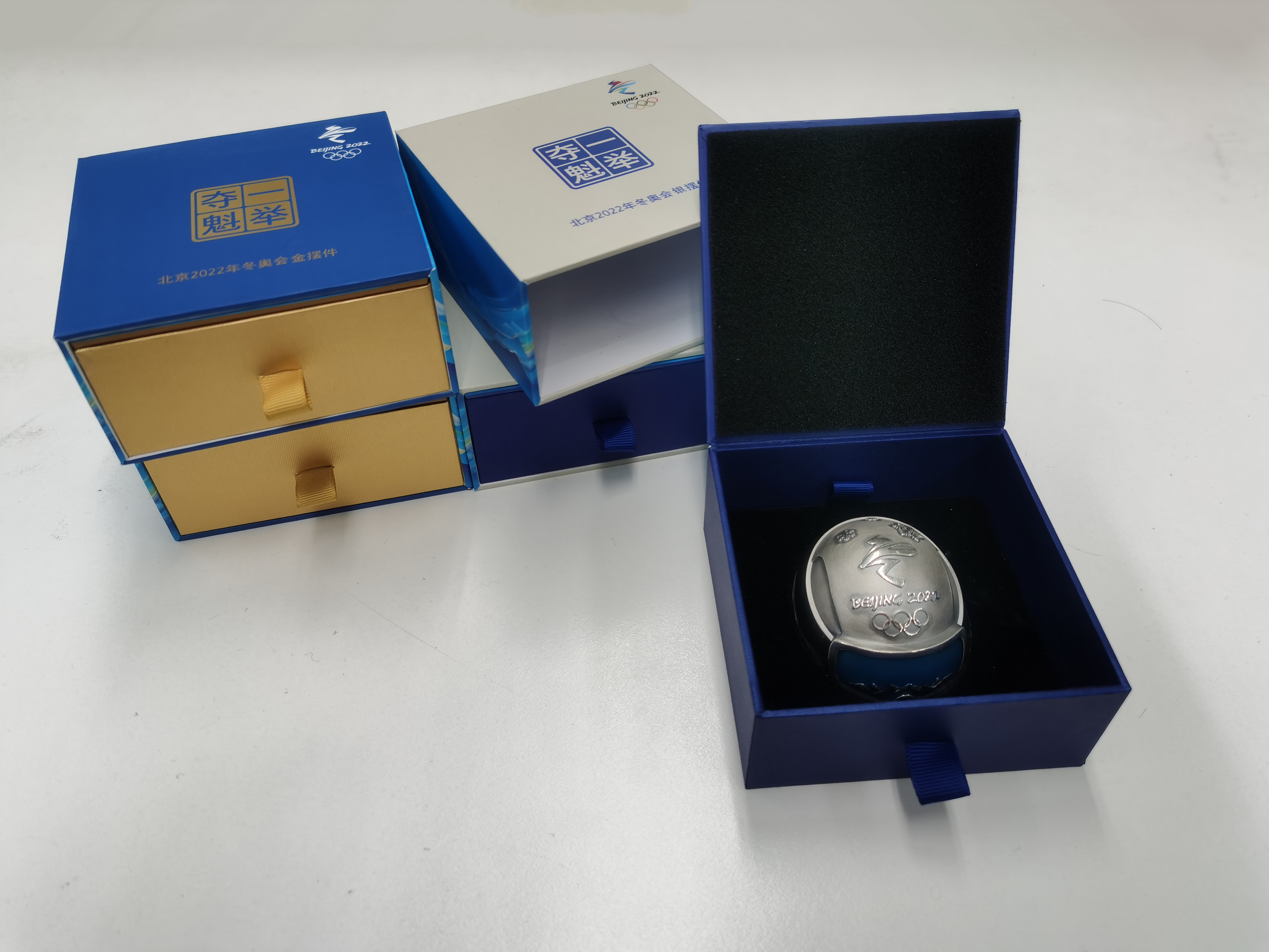 Winter Olympics，Licensed Commodity，skiing，Helmet，Keepsake，Precious Metal Product Design，