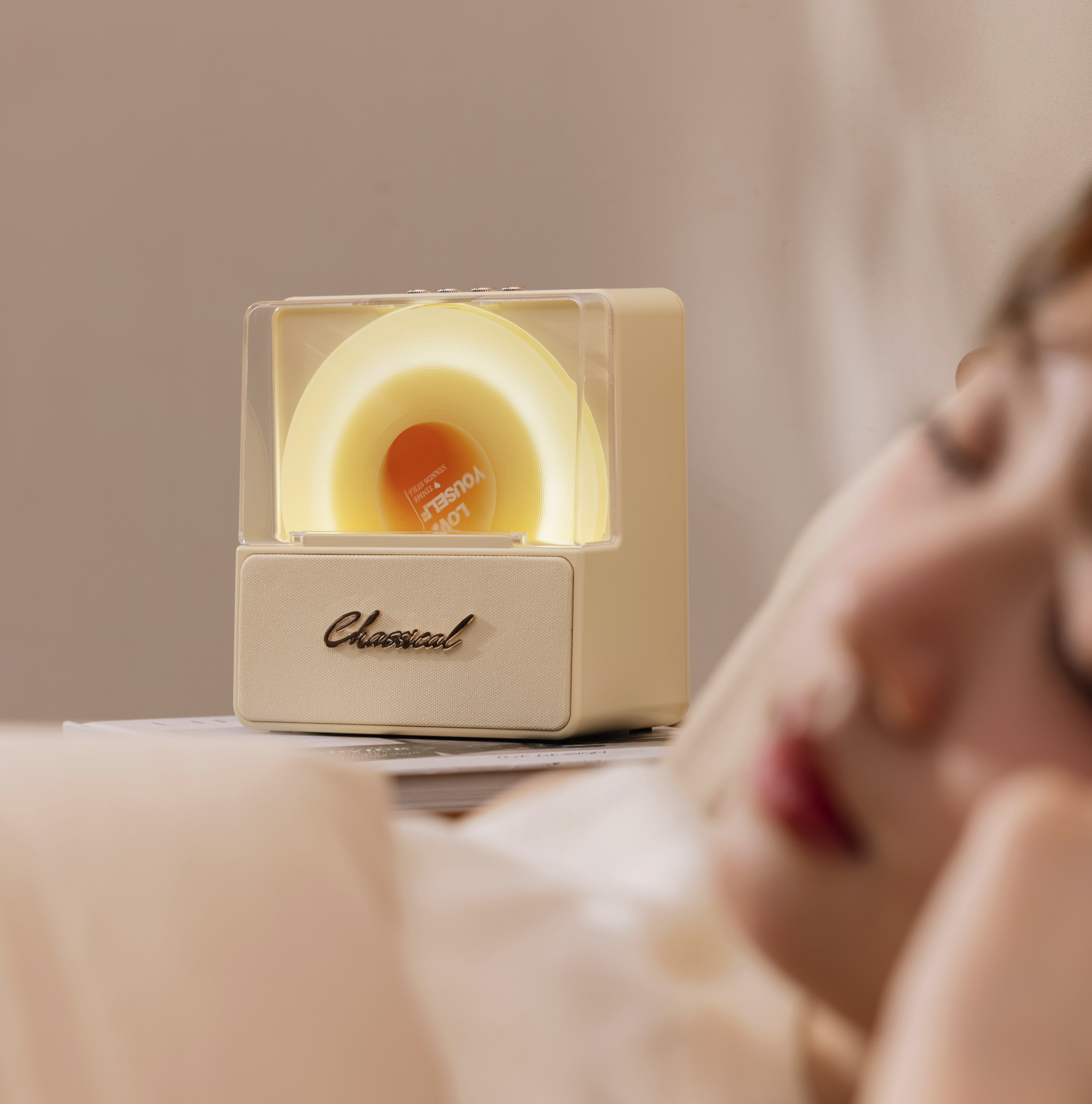 Light luxury retro，Vinyl record，Bluetooth audio，Young trend，product design，