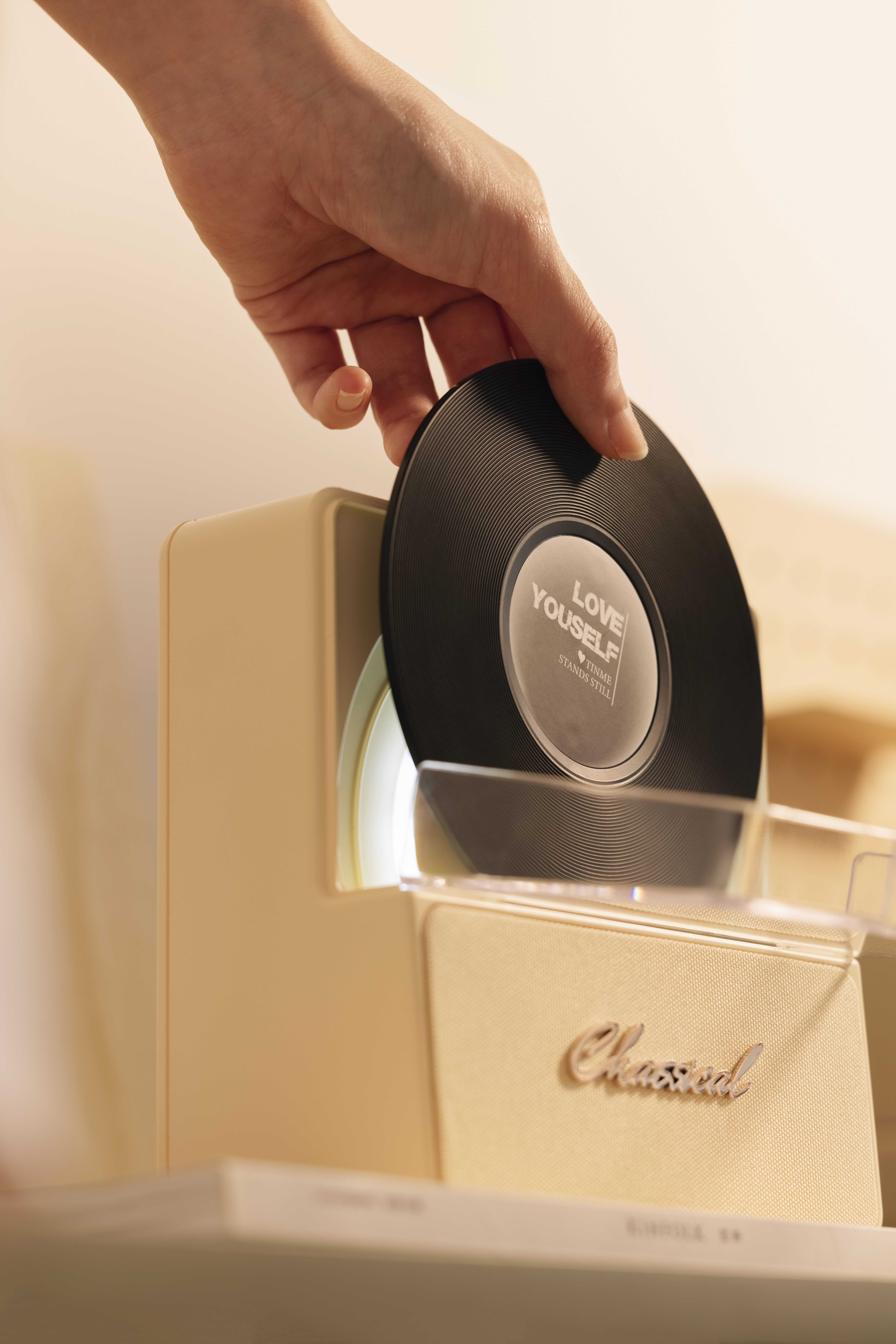 Light luxury retro，Vinyl record，Bluetooth audio，Young trend，product design，