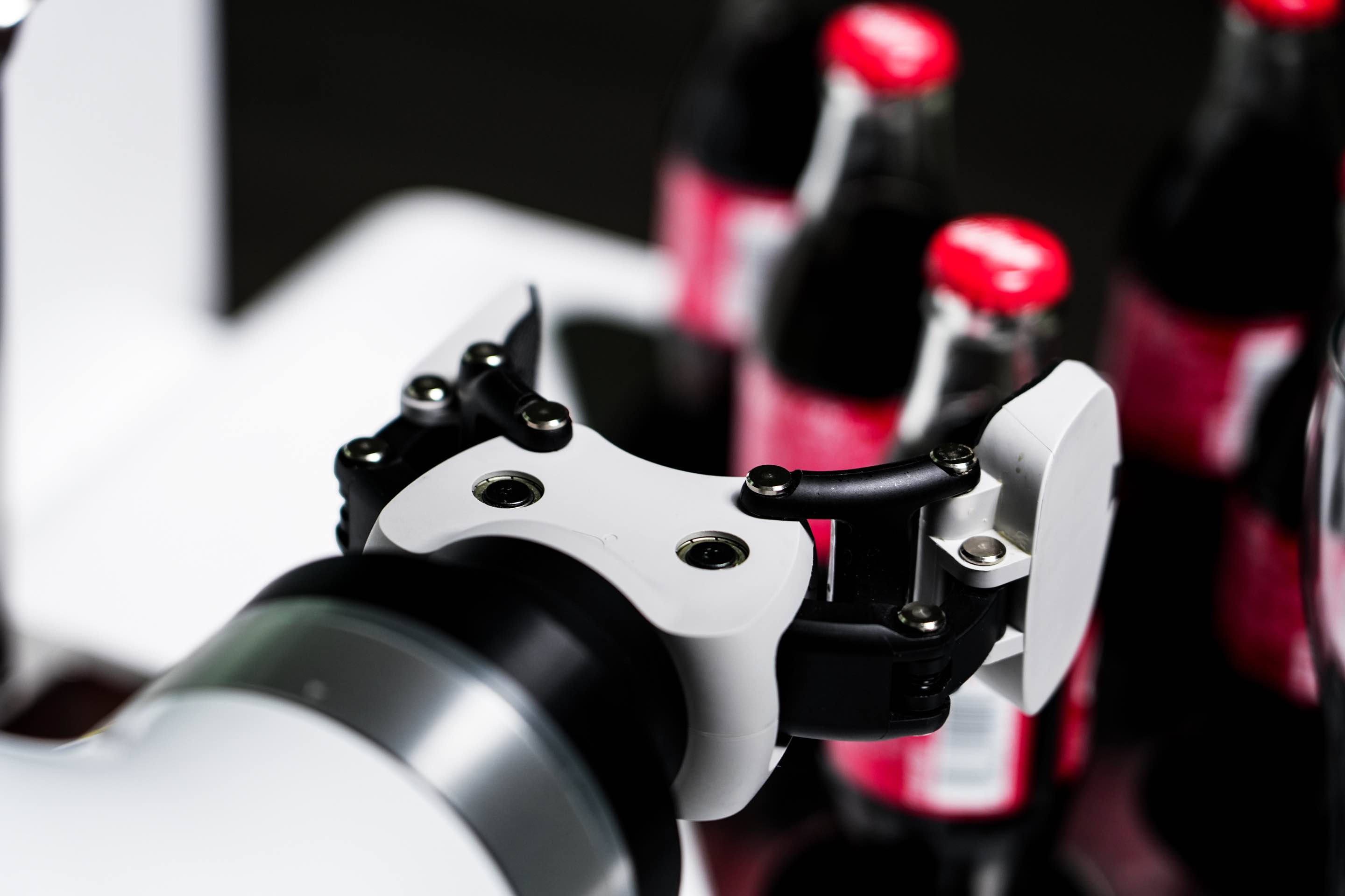 Intelligent equipment, mechanical arm, intelligent beverage device，