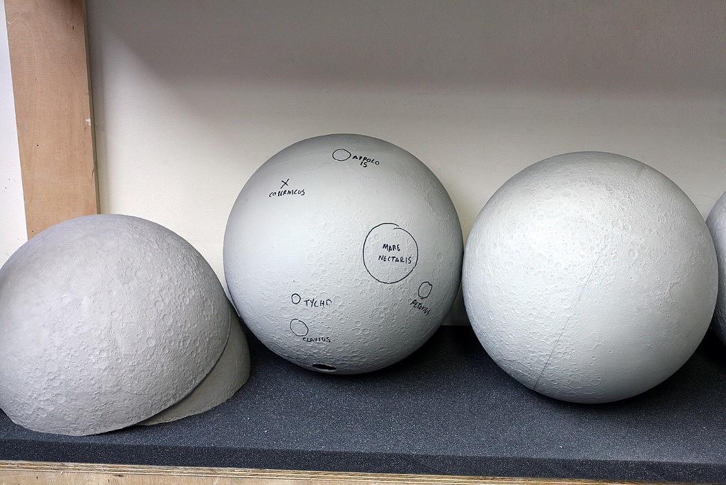Desk lamp，originality，Moon，product design，