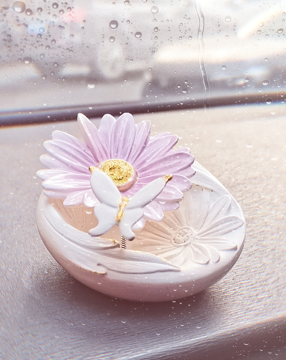 Handmade Pink Daisy Ceramic Car Aromatherapy，