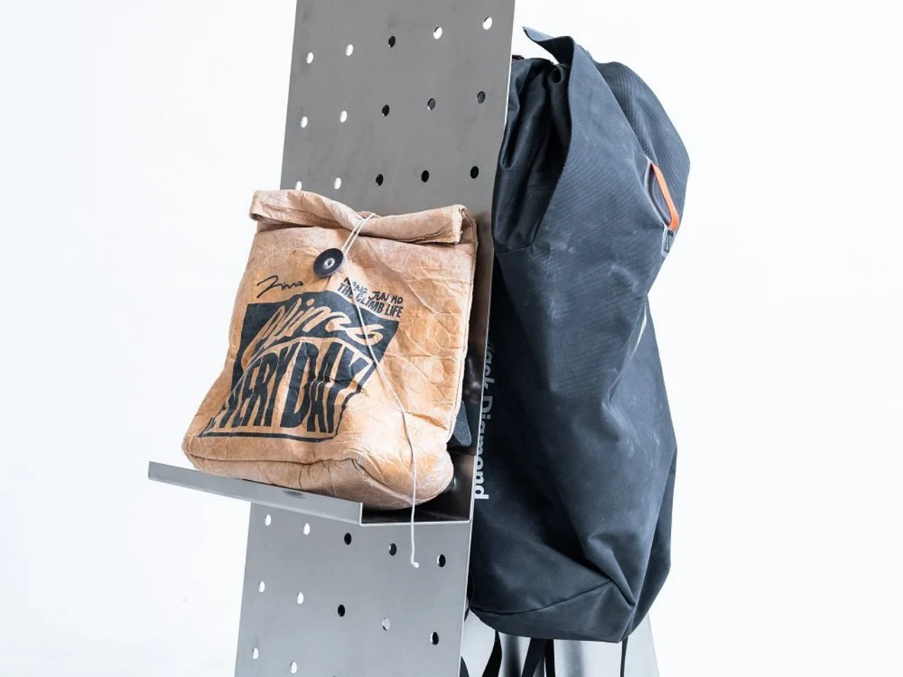 Grip Hanger，coat hanger，furniture，originality，