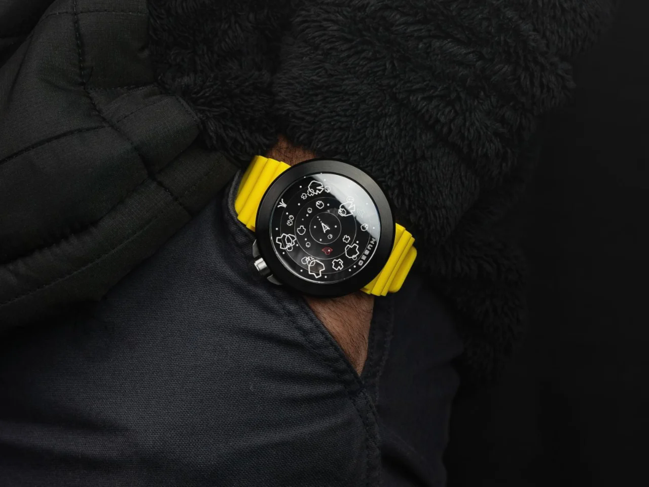 Wrist watch，Wristwatch，Atari，Fashion products，