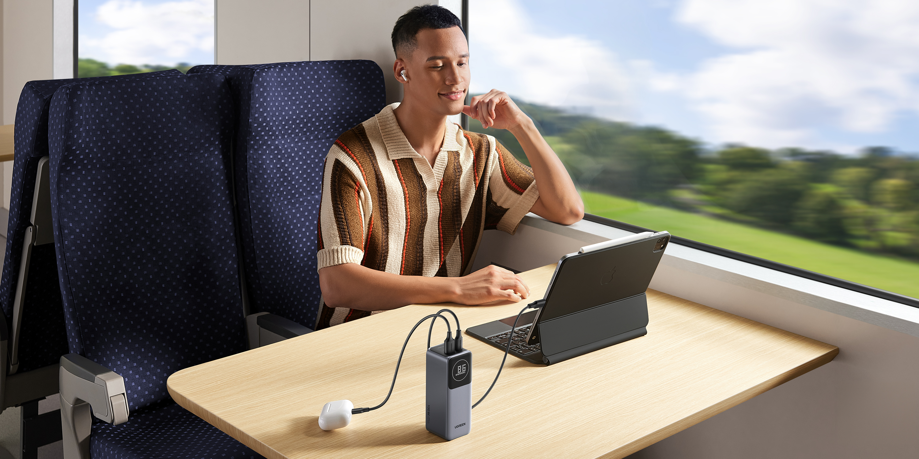 Green couplet，Product rendering，3c，portable source，