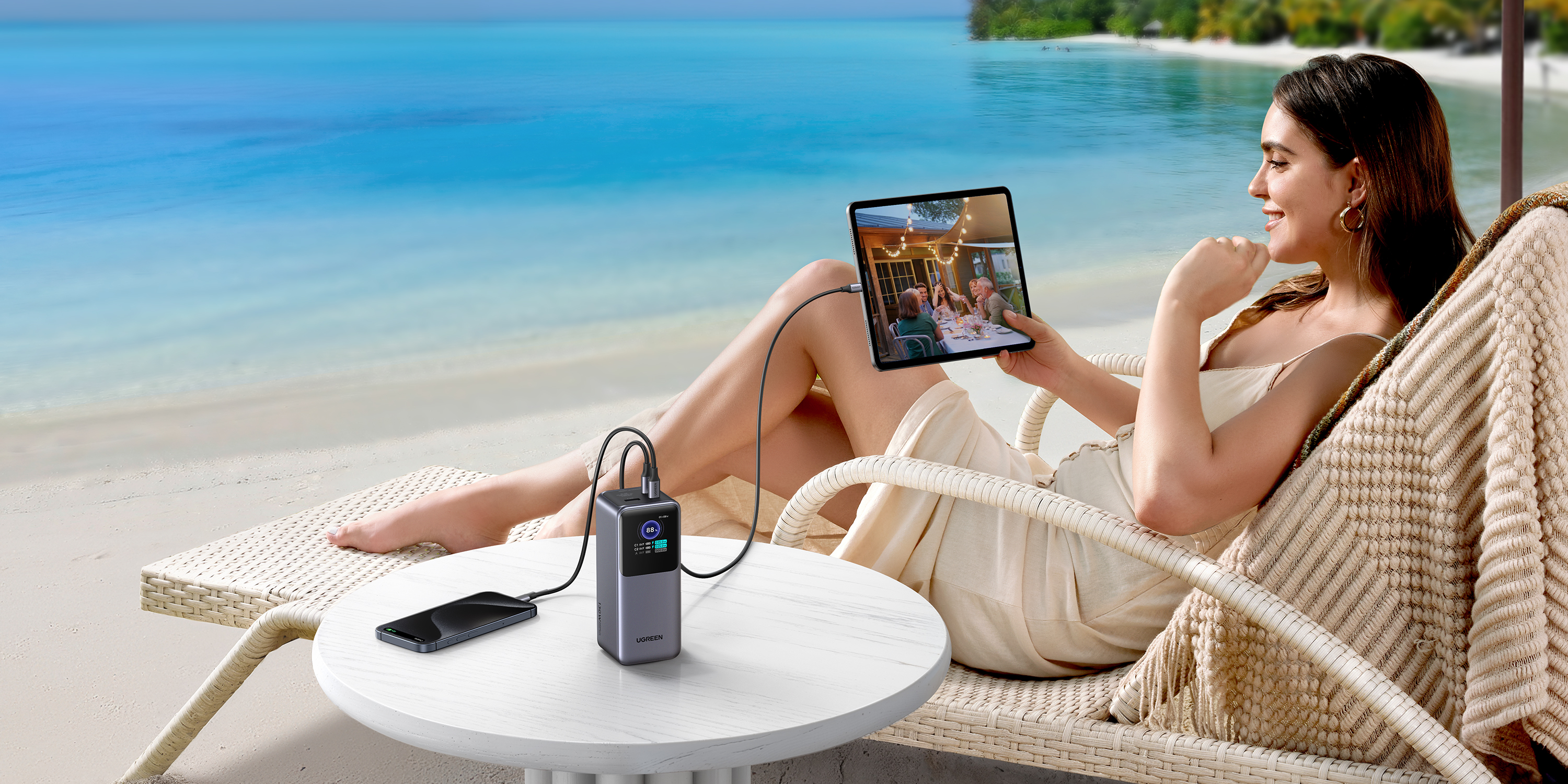 Green couplet，Product rendering，3c，portable source，