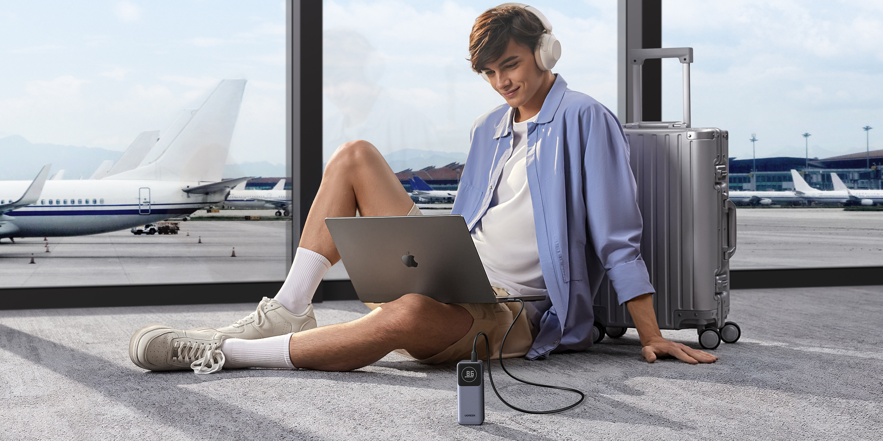 Green couplet，Product rendering，3c，portable source，