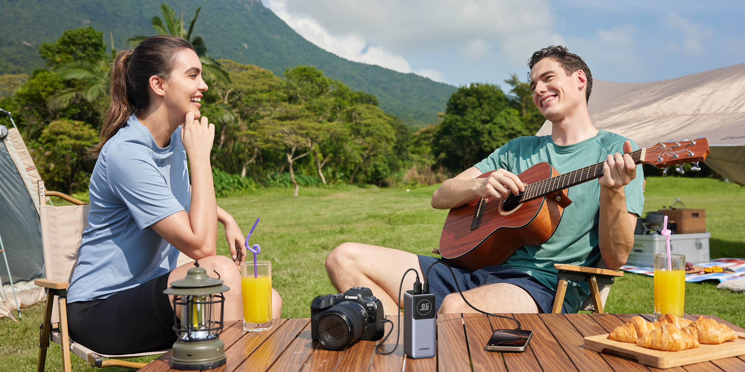 Green couplet，Product rendering，3c，portable source，