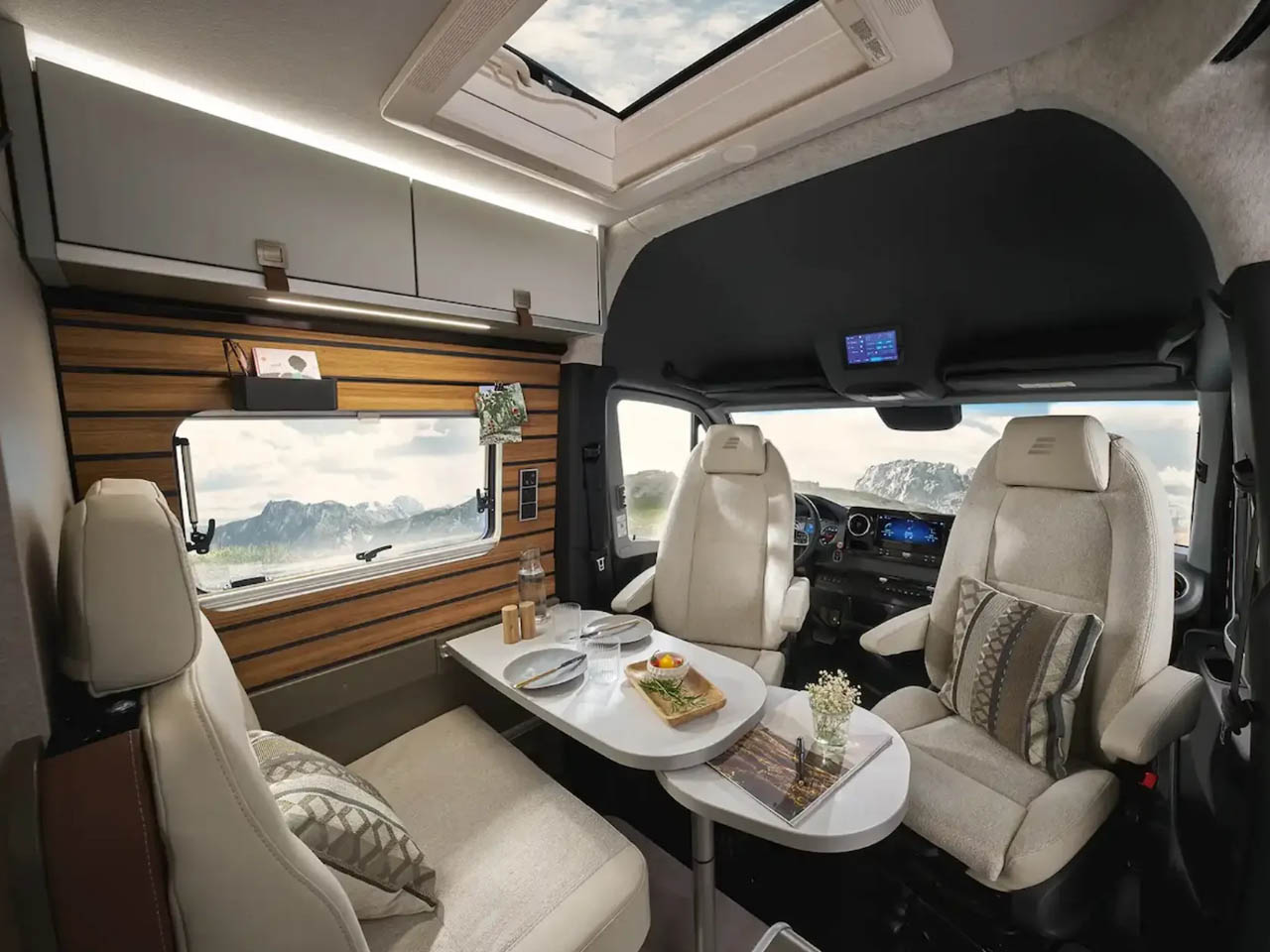 Hymer，Campervan，Benz Sprinter，Smart home control，Outdoor adventure，