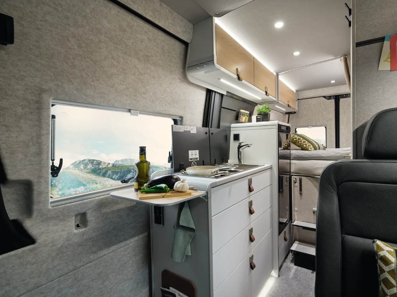 Hymer，Campervan，Benz Sprinter，Smart home control，Outdoor adventure，