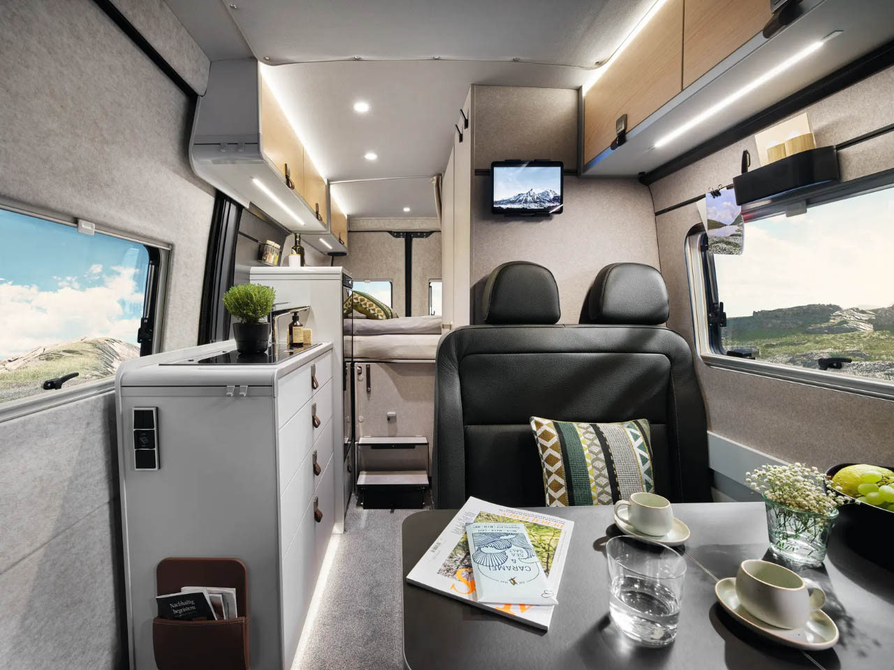 Hymer，Campervan，Benz Sprinter，Smart home control，Outdoor adventure，