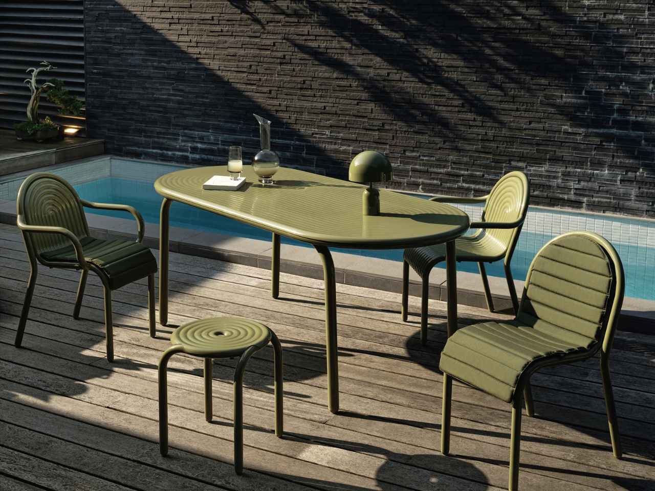 Outdoor furniture，Minimalism，Corrosion Resistant Aluminum，Modern aesthetics，Groove，