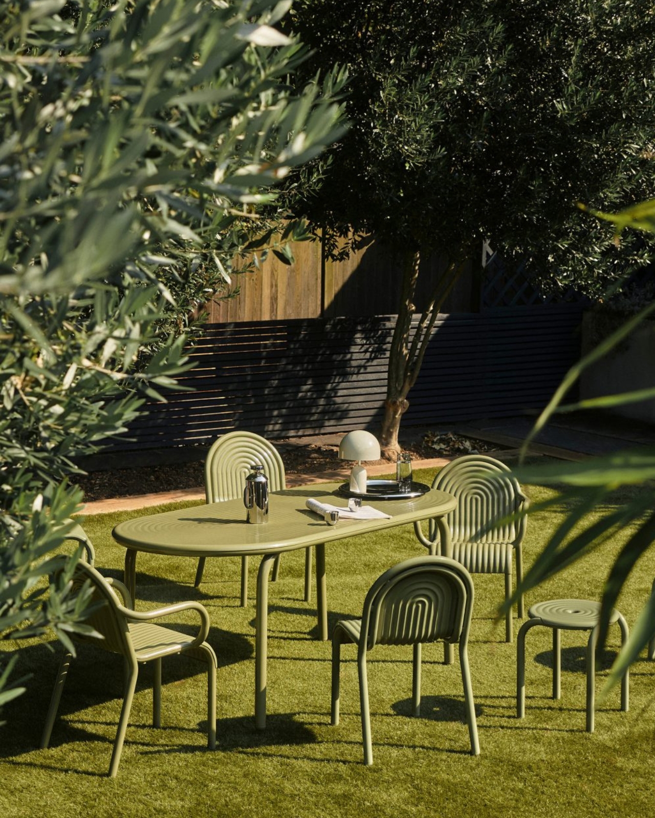 Outdoor furniture，Minimalism，Corrosion Resistant Aluminum，Modern aesthetics，Groove，