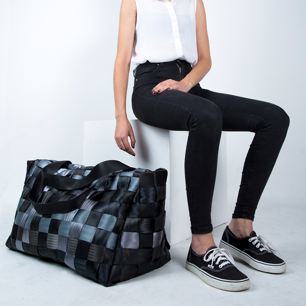 Recycled materials，Travelling bag，Waste utilization，