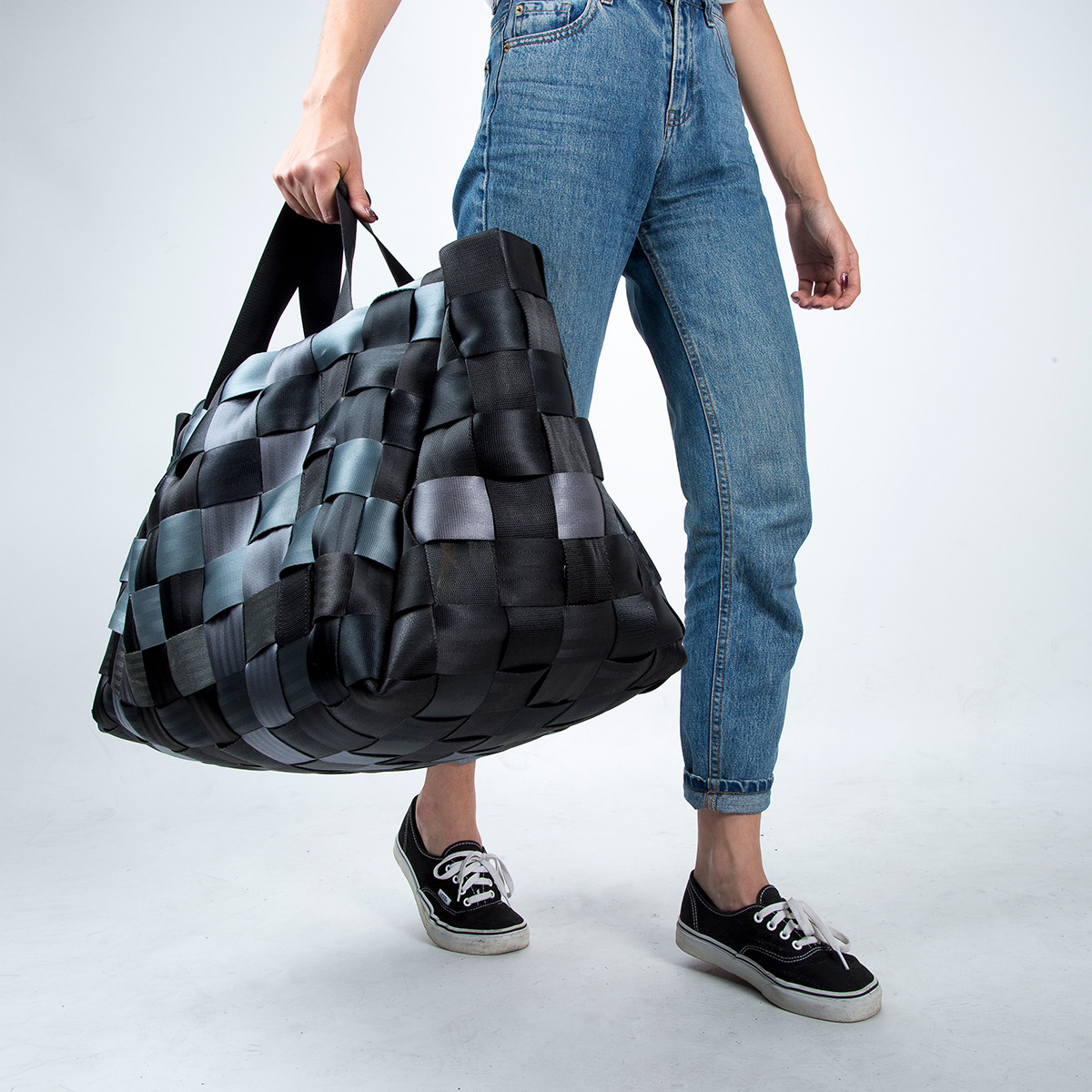 Recycled materials，Travelling bag，Waste utilization，