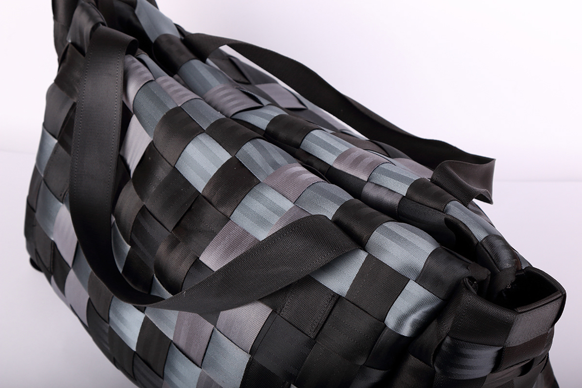 Recycled materials，Travelling bag，Waste utilization，