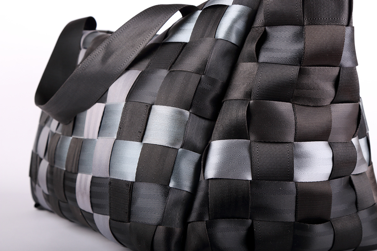 Recycled materials，Travelling bag，Waste utilization，