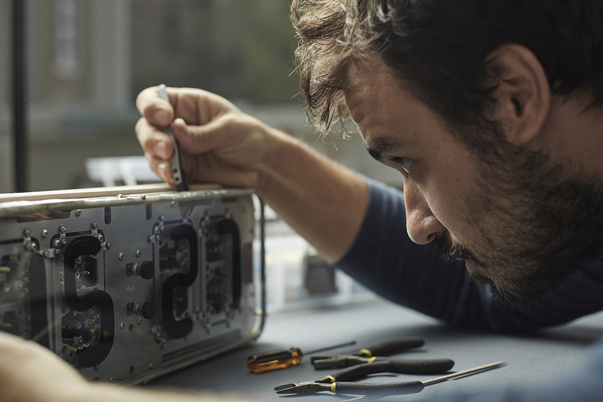 Rhei，Liquid Clock，Clock，Liquid display，Electronic clock，Red dot award，originality，