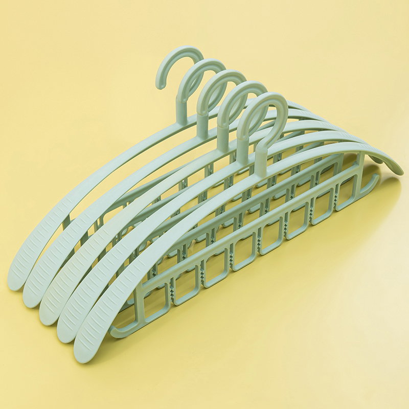 Subversion of traditional hangers，