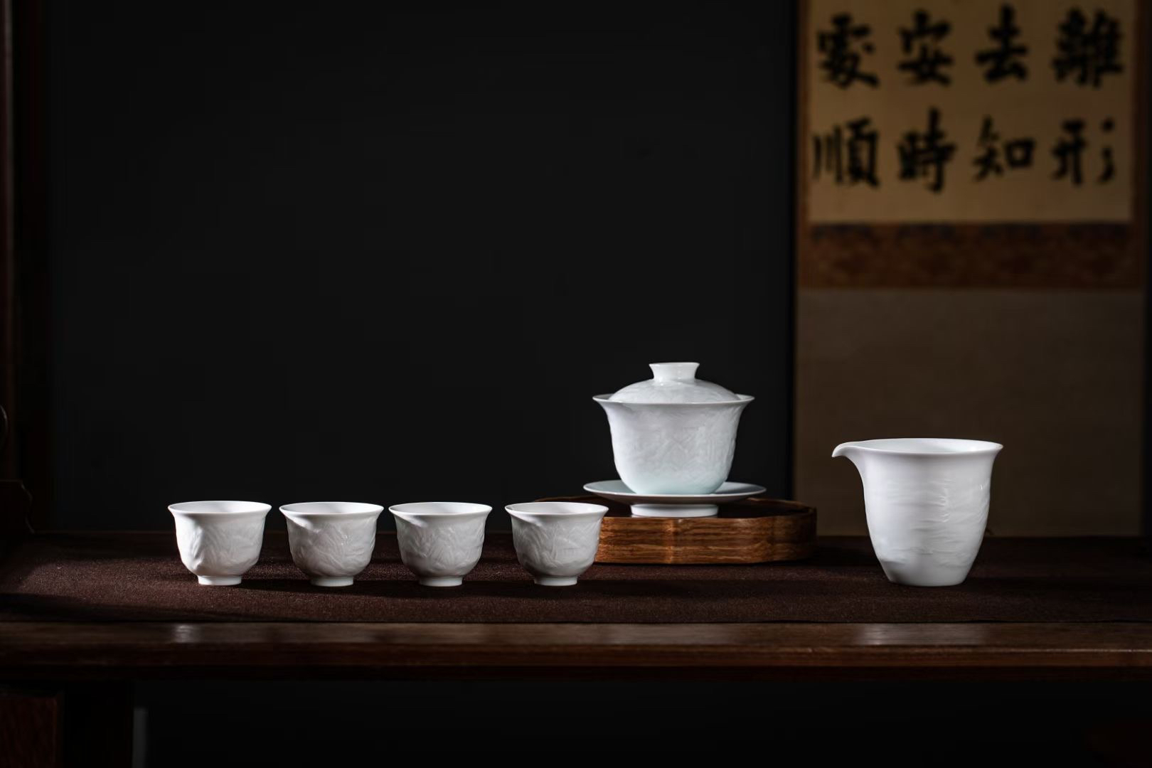 Jingdezhen Fine Ceramics，