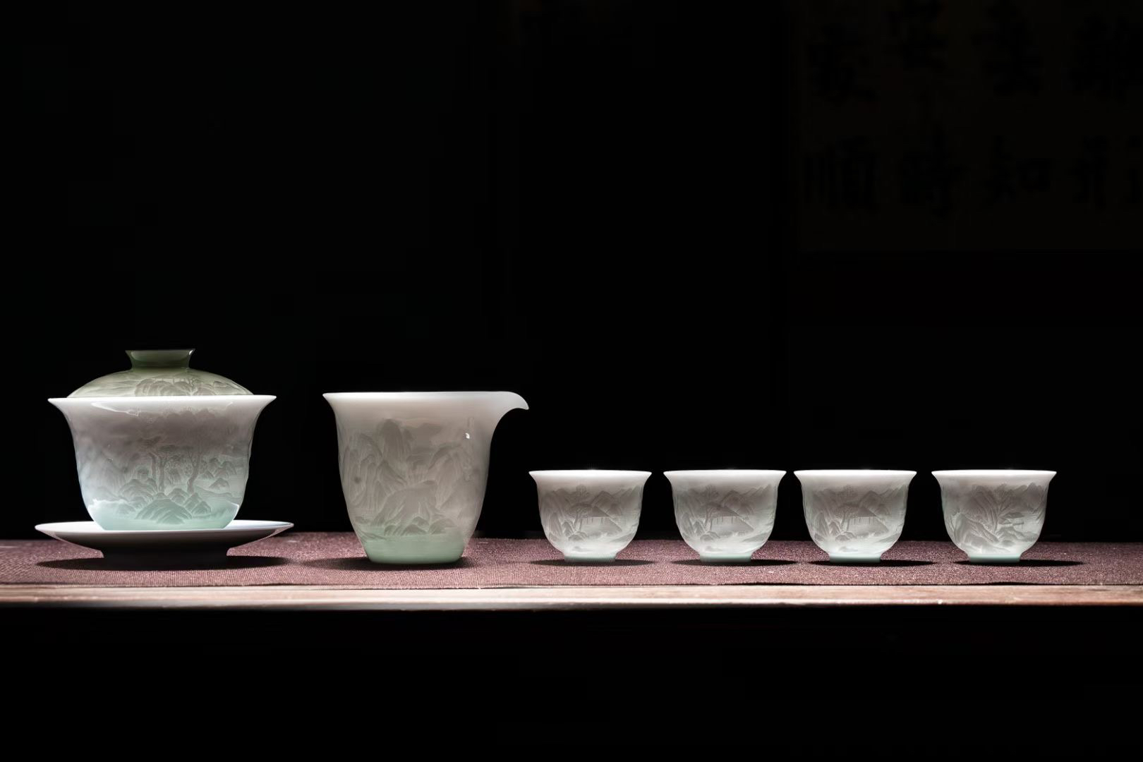 Jingdezhen Fine Ceramics，