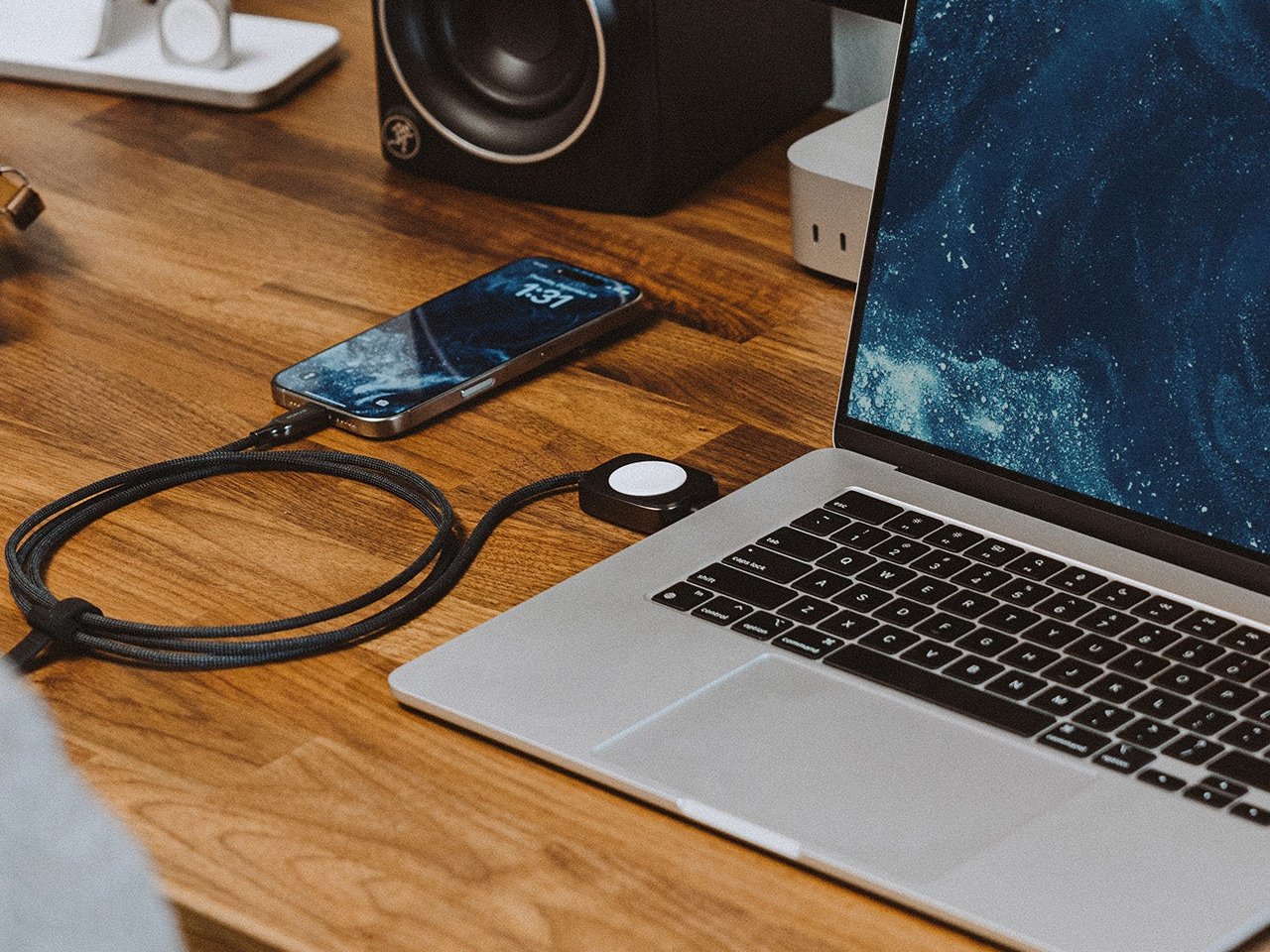 Charging equipment，nomad，USB-C，data transmission，MagSafe，