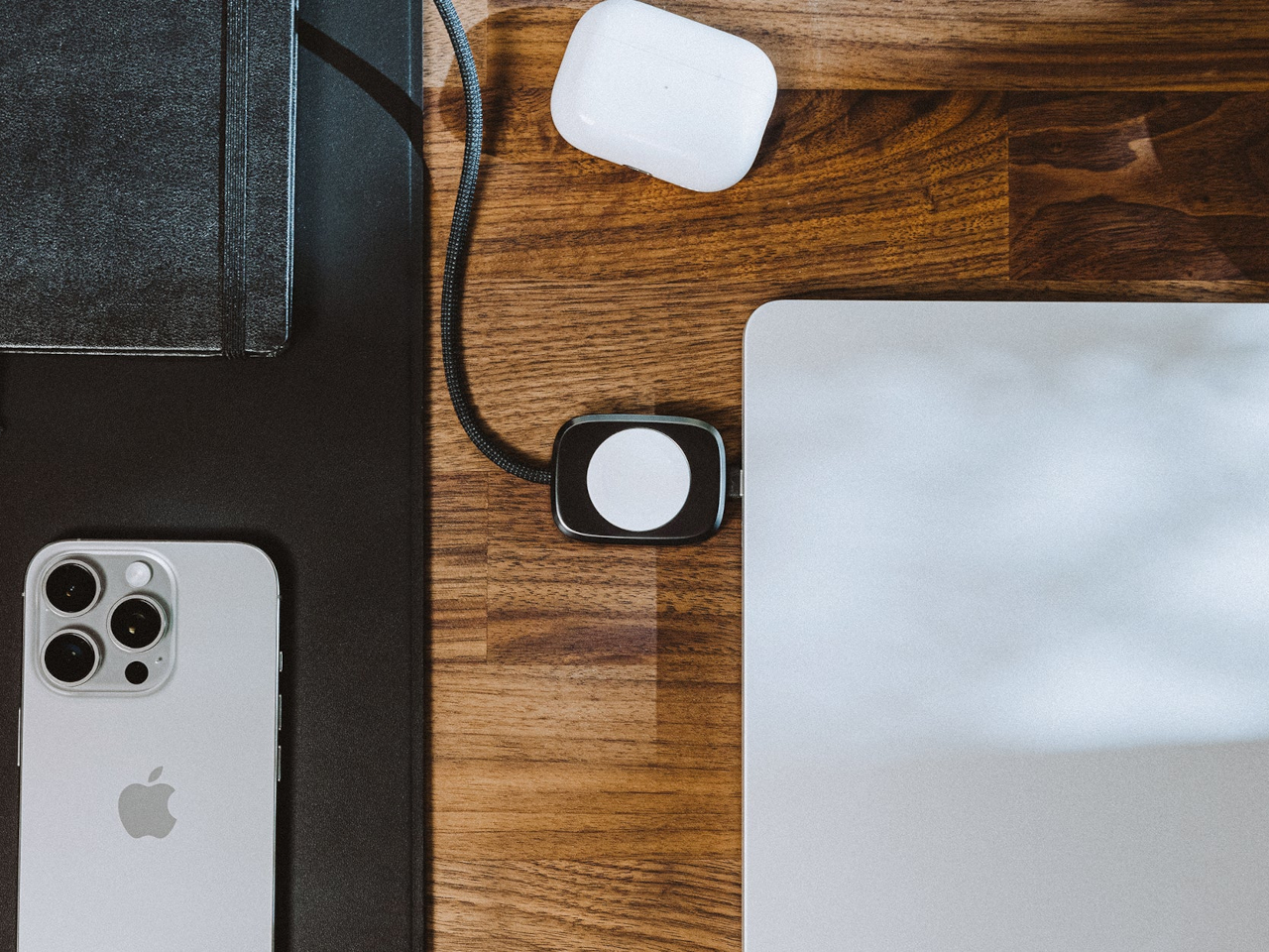 Charging equipment，nomad，USB-C，data transmission，MagSafe，