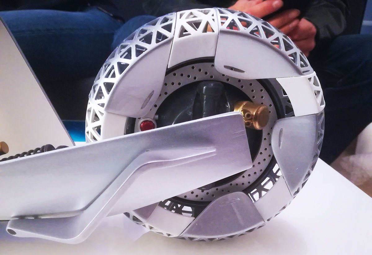 artificial intelligence，virtual world，electric vehicle，Master's thesis，