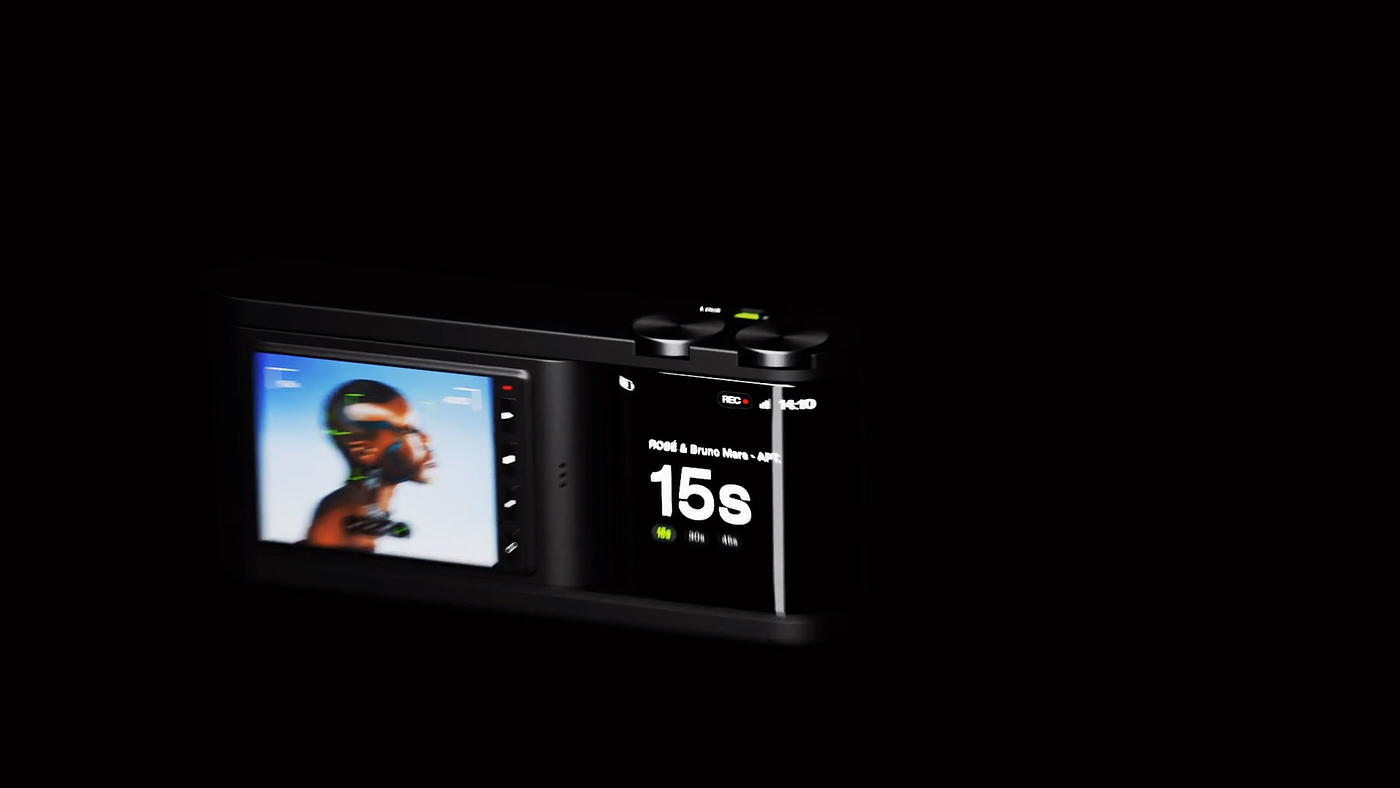 Rotating display，Portable camera，Steady shooting，Camera CLIPS，Portability，