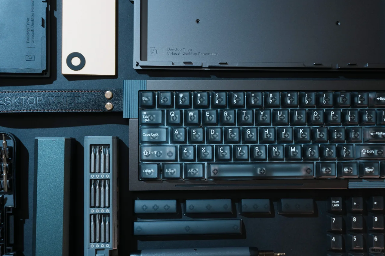 customized keyboard，product design，Keyboard design，keyboard，Original design，Minimalism，Sculptural sense，Desktop products，