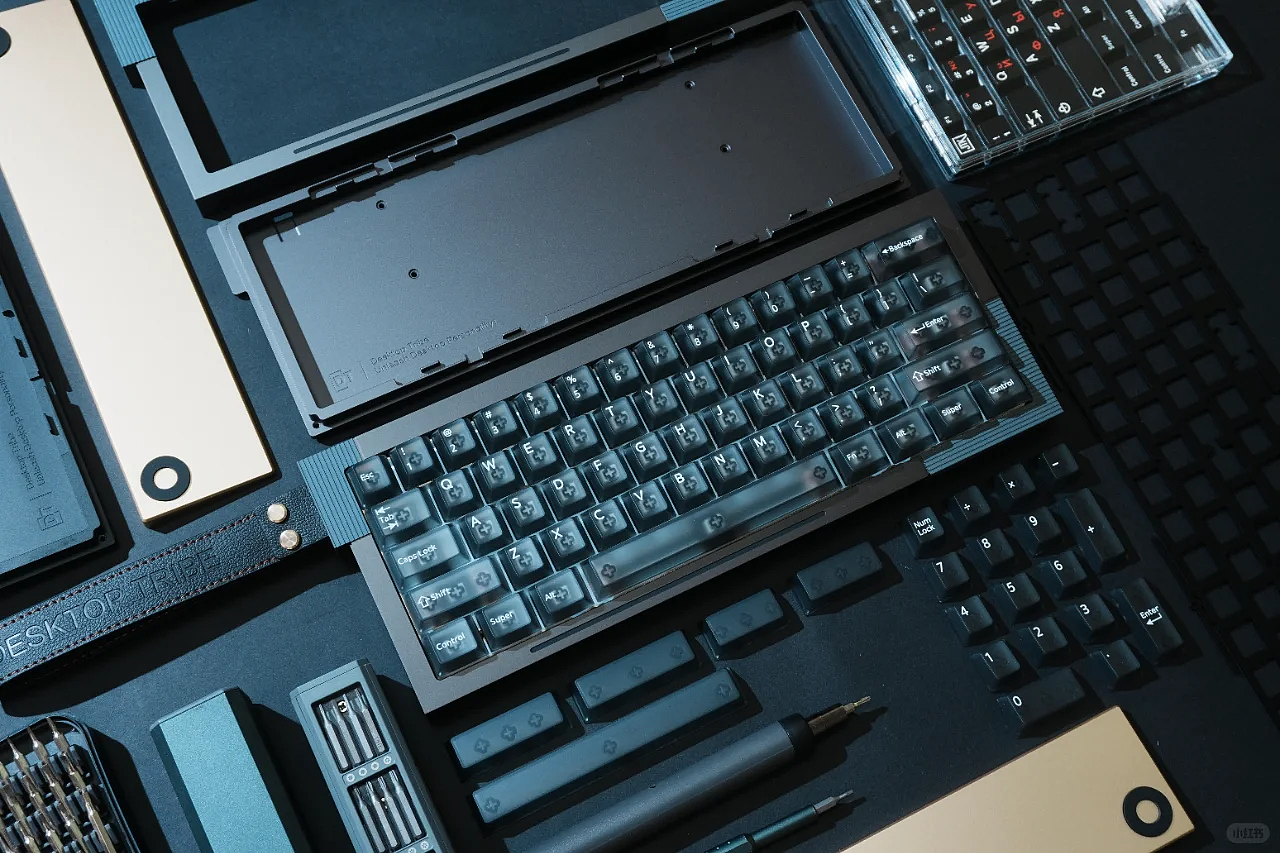 customized keyboard，product design，Keyboard design，keyboard，Original design，Minimalism，Sculptural sense，Desktop products，