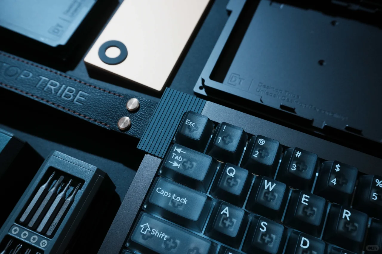 customized keyboard，product design，Keyboard design，keyboard，Original design，Minimalism，Sculptural sense，Desktop products，