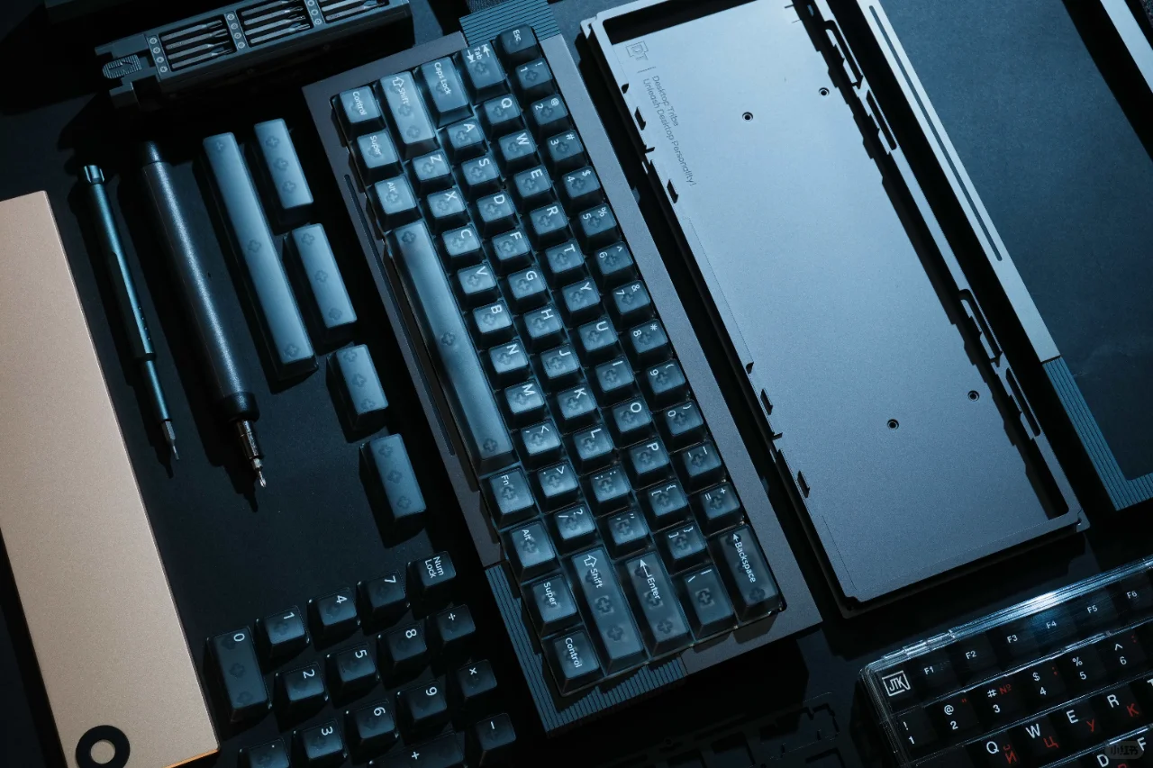 customized keyboard，product design，Keyboard design，keyboard，Original design，Minimalism，Sculptural sense，Desktop products，