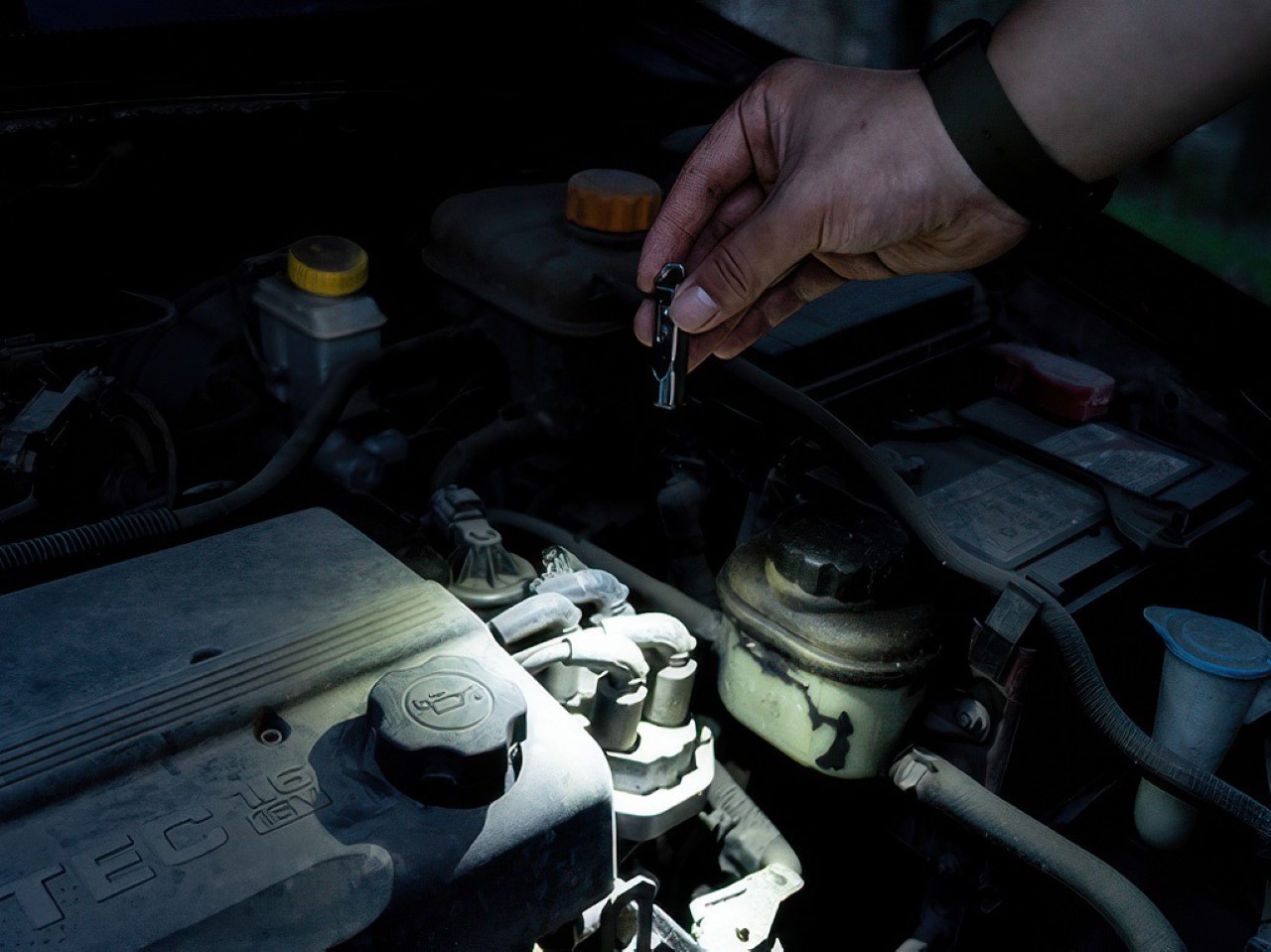 Hunt pro，Flashlight，multi-function，Outdoor equipment，